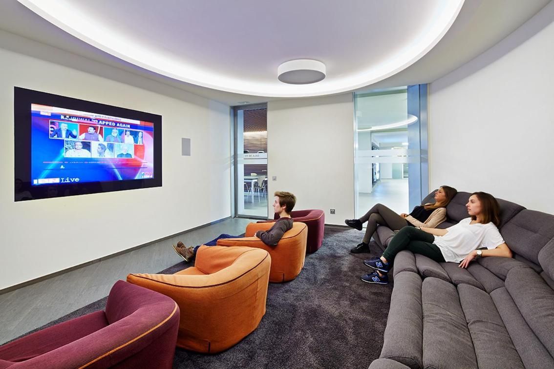 shared lounge/tv area