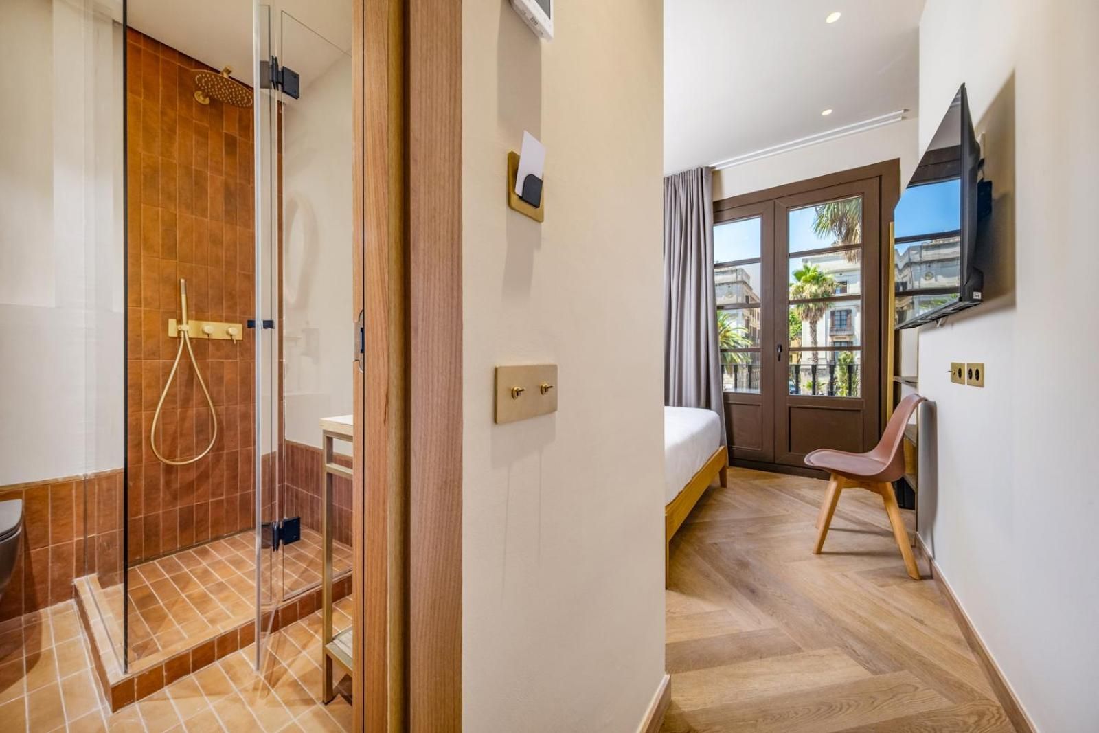 Hostal Ambos Mundos Double Room with Balcony 2