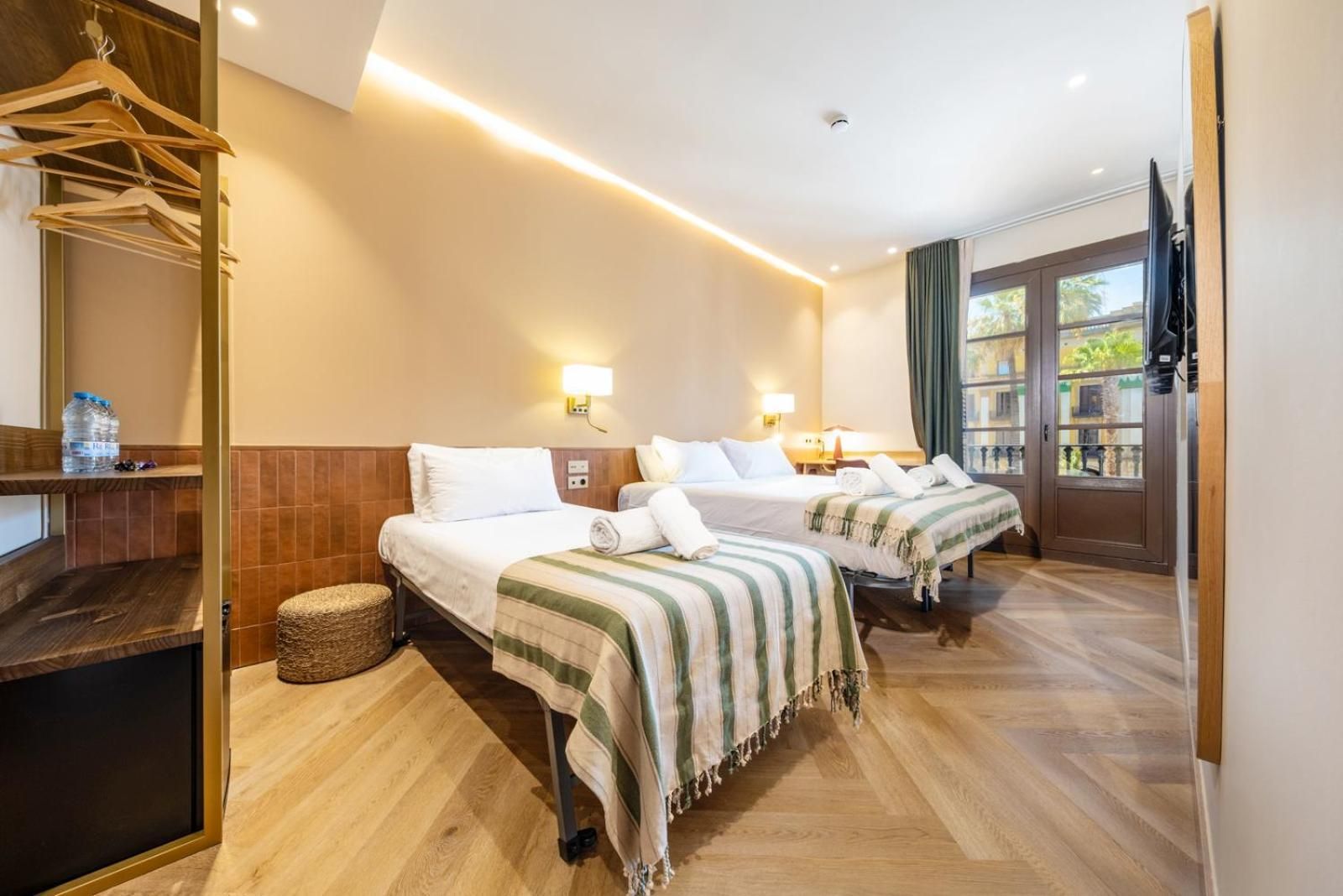 Hostal Ambos Mundos Deluxe Double Room with Balcony