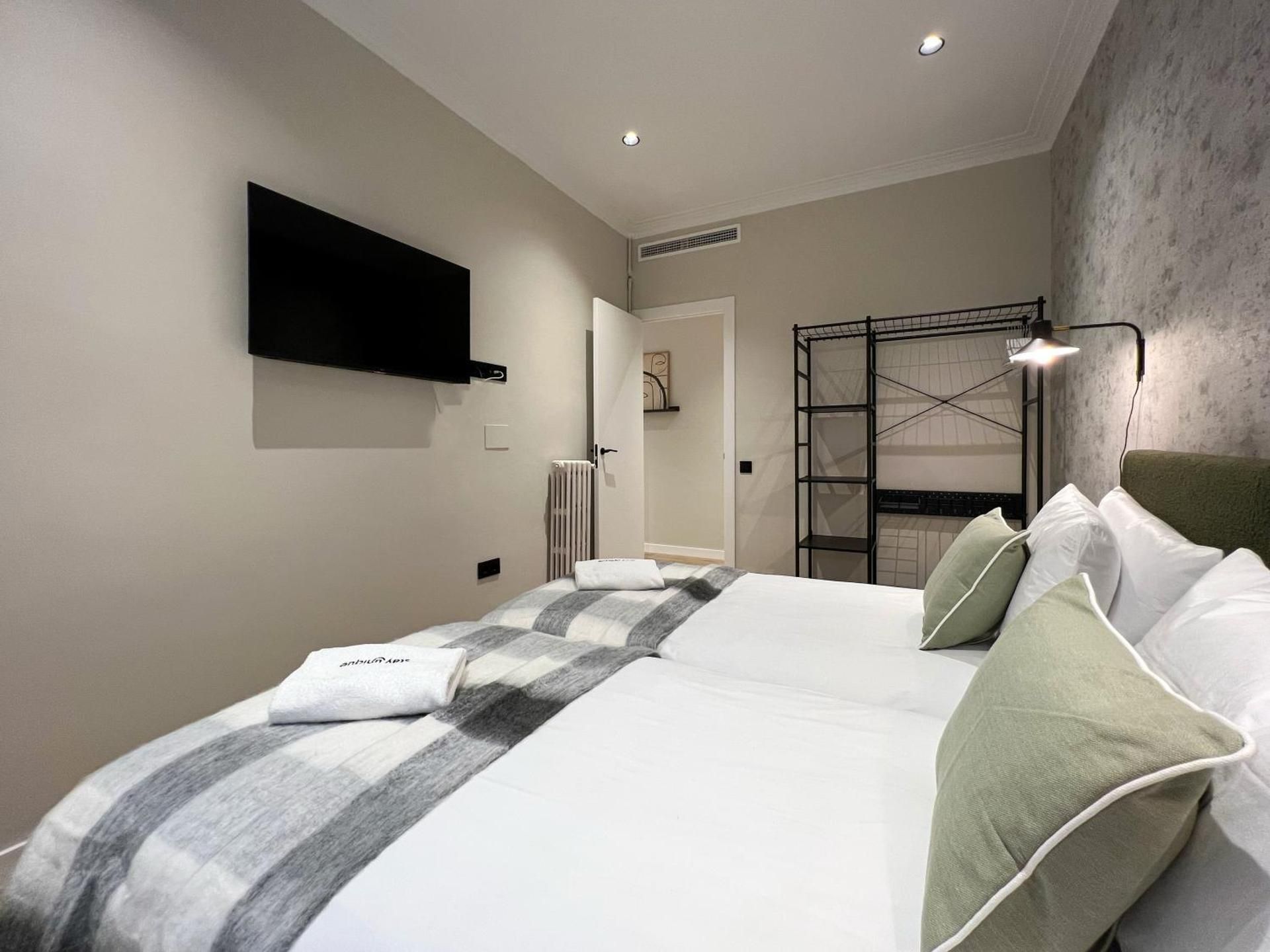 Four-Bedroom Deluxe Apartment
