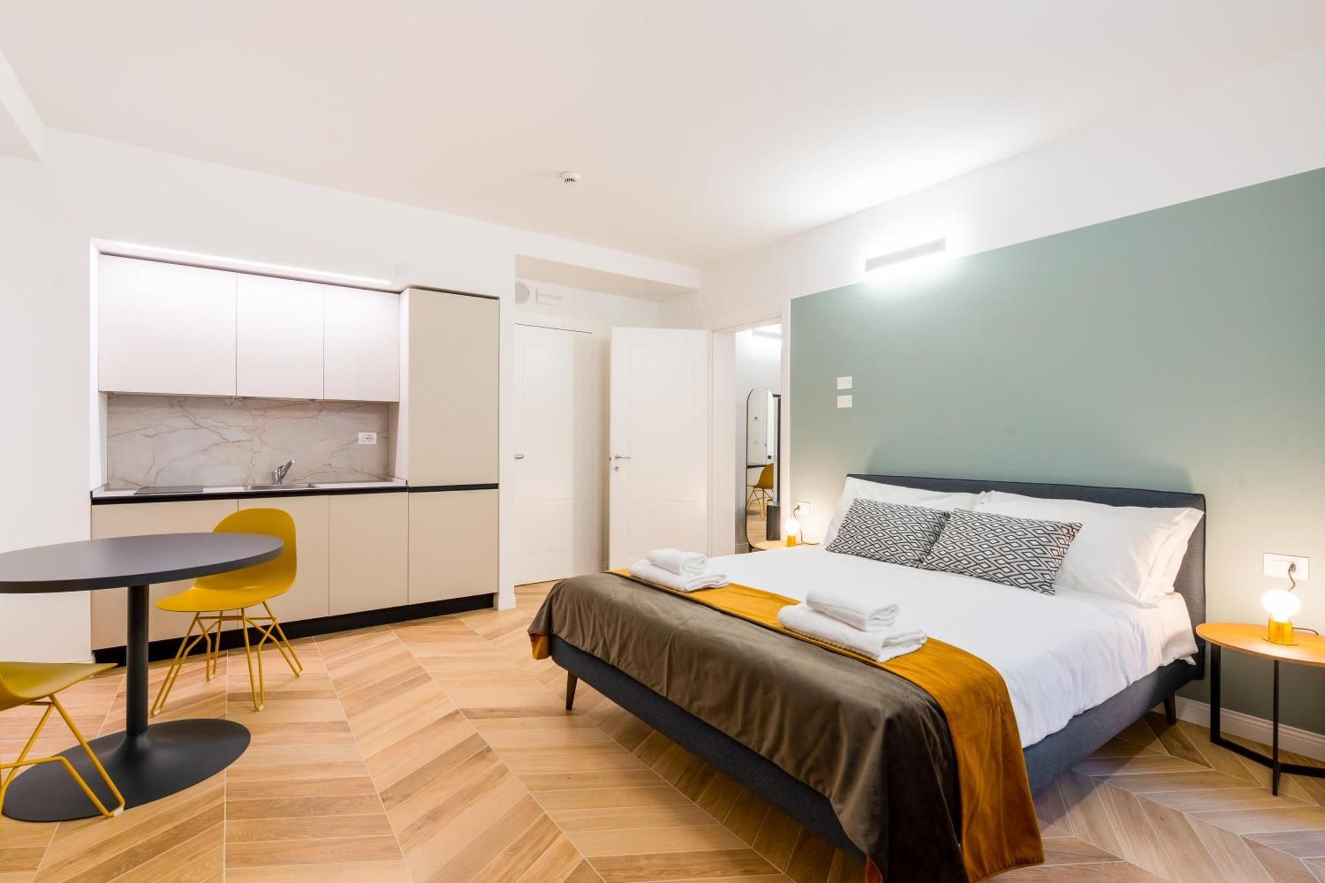 Deluxe One-Bedroom Apartment