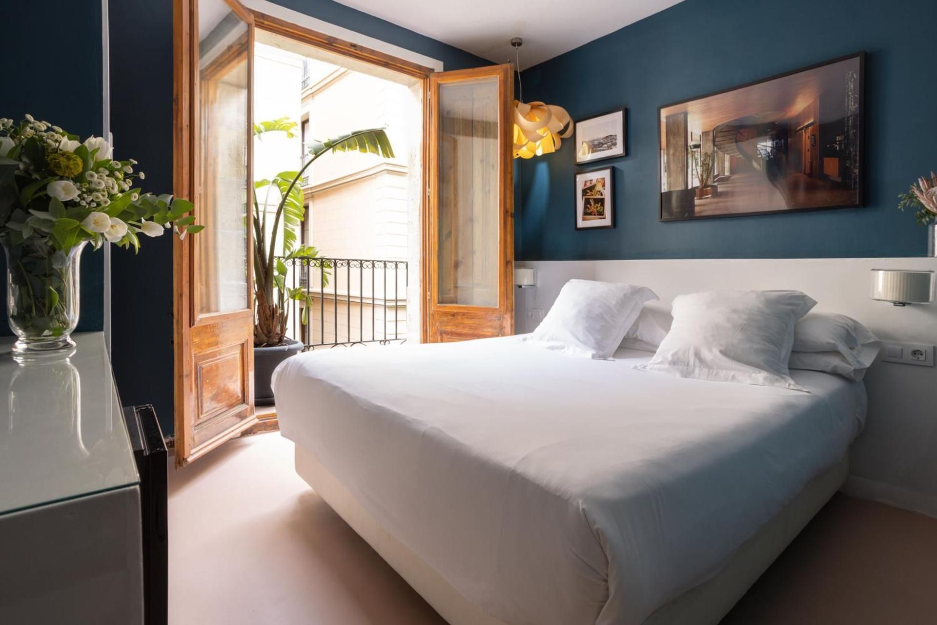 Double Room with Balcony and Private Bathroom