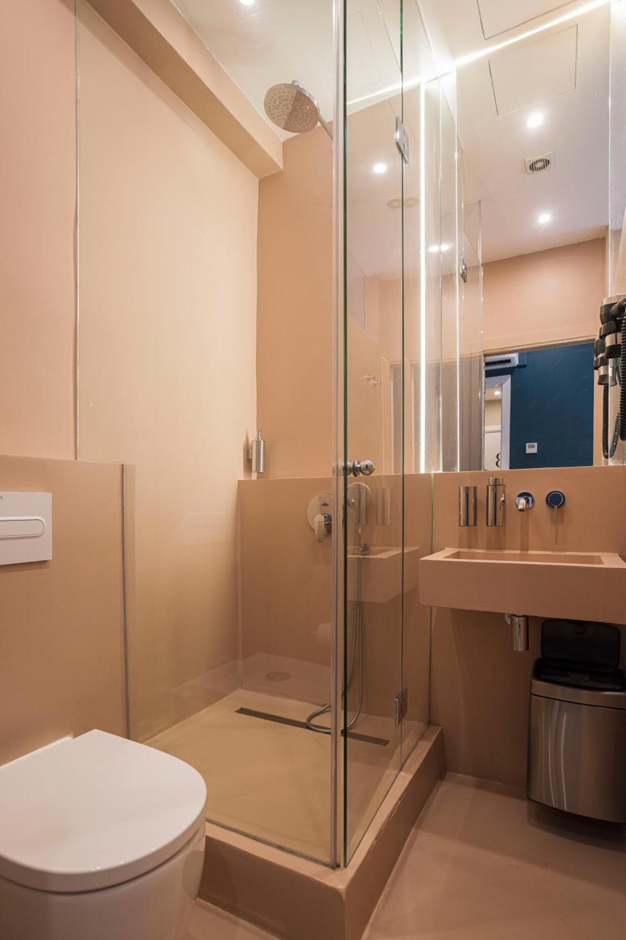 Double Room with Balcony and Private Bathroom