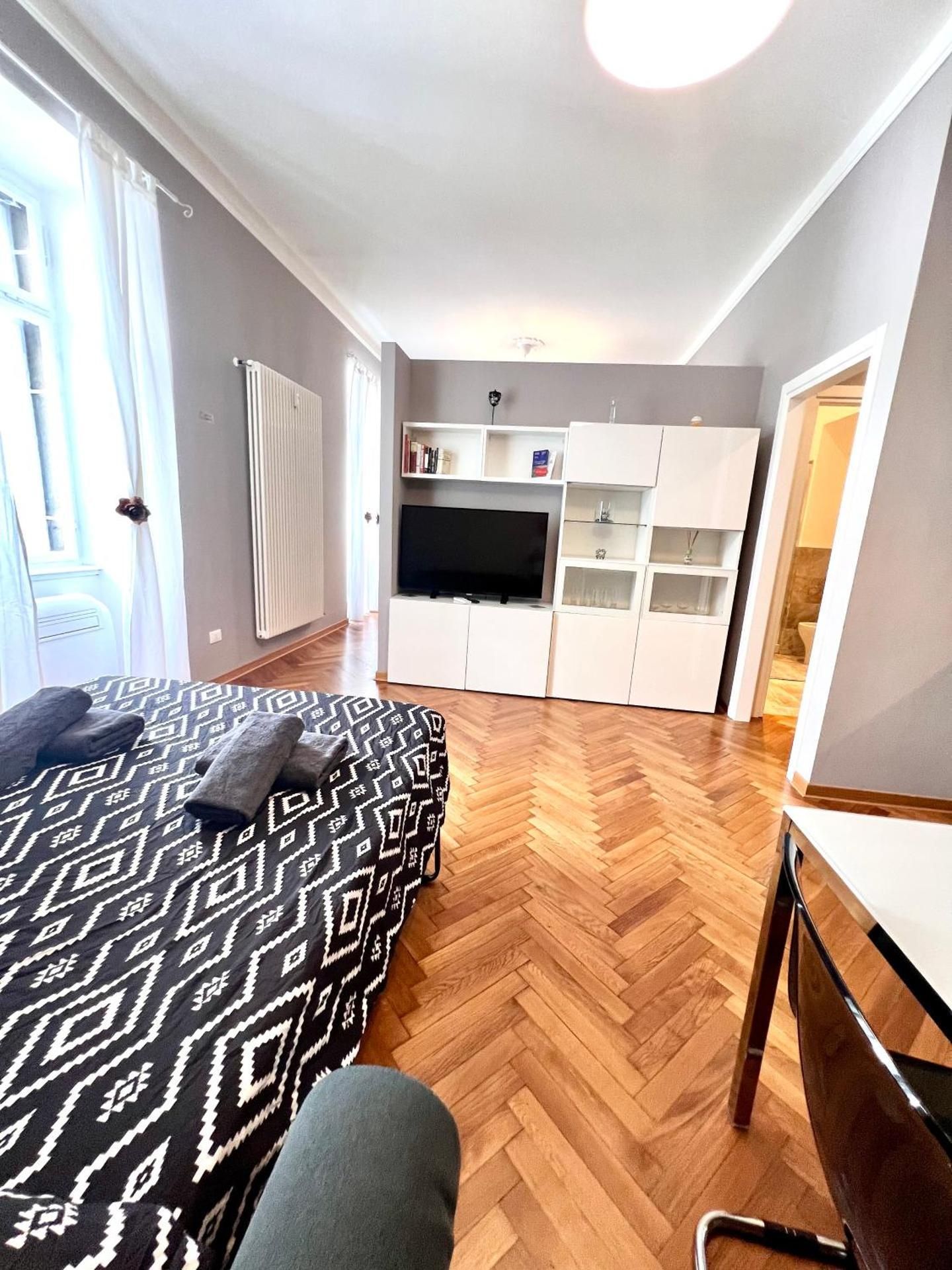 DELUXE APARTMENT