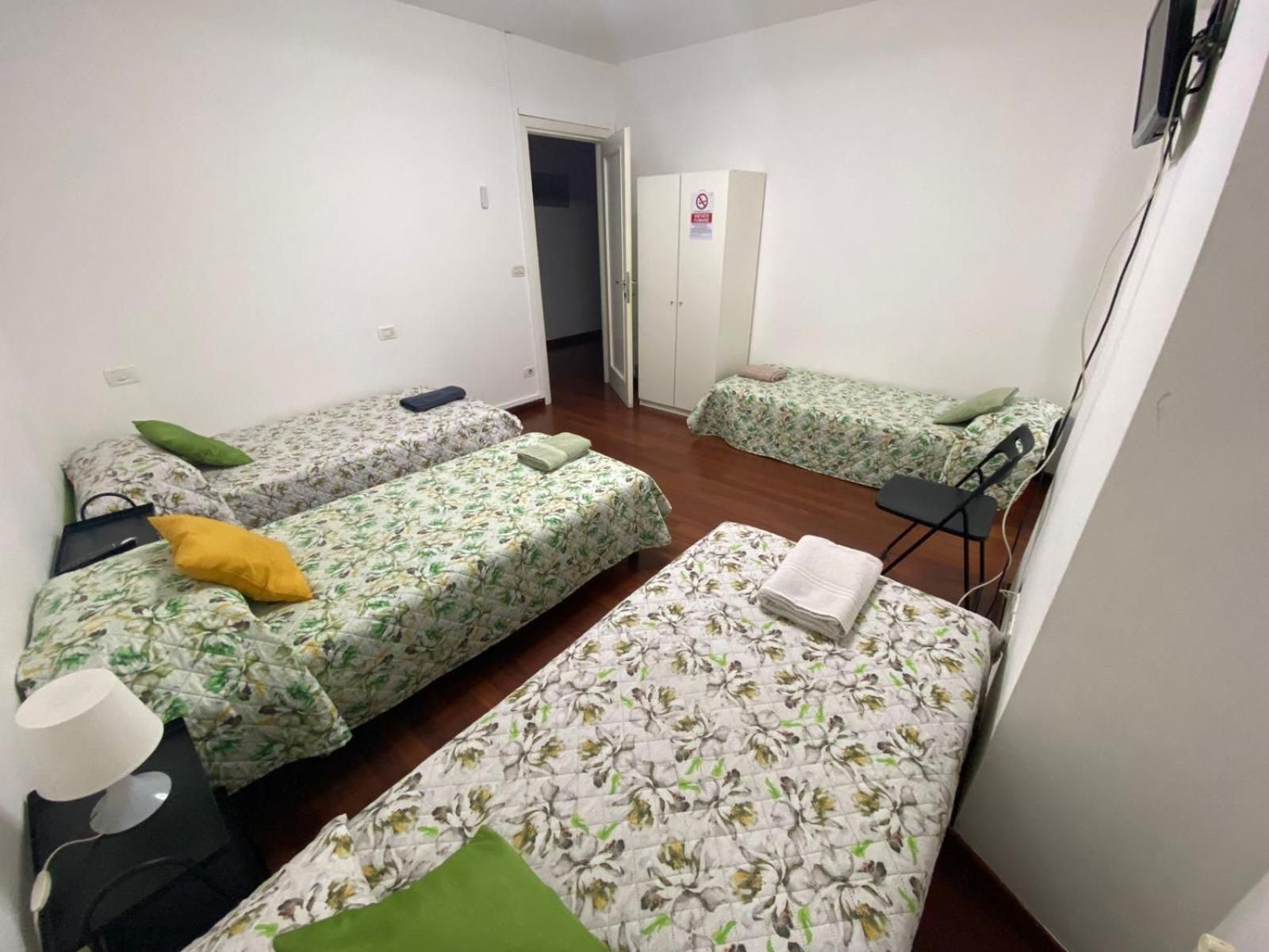 Basic Triple Room with Shared Bathroom