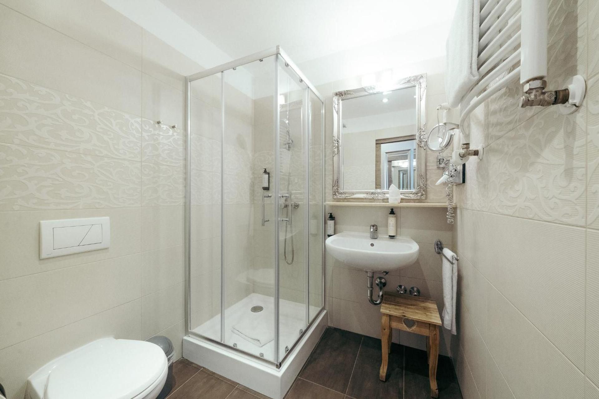 Deluxe Double Room with Side Sea View