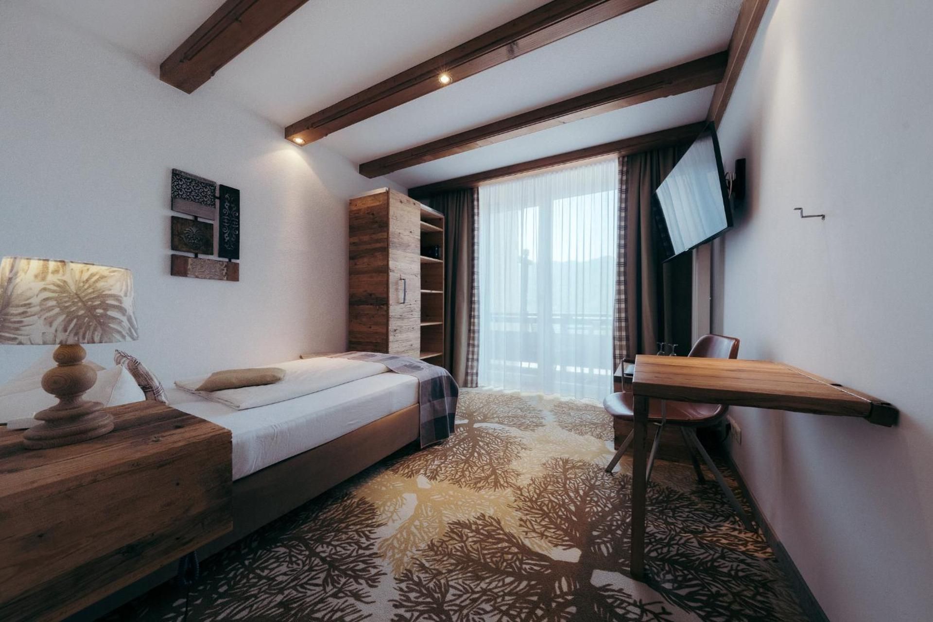 Single Room with Lake View