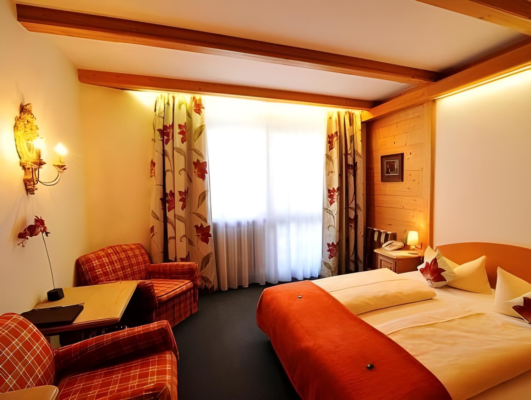 Double Room with Street View