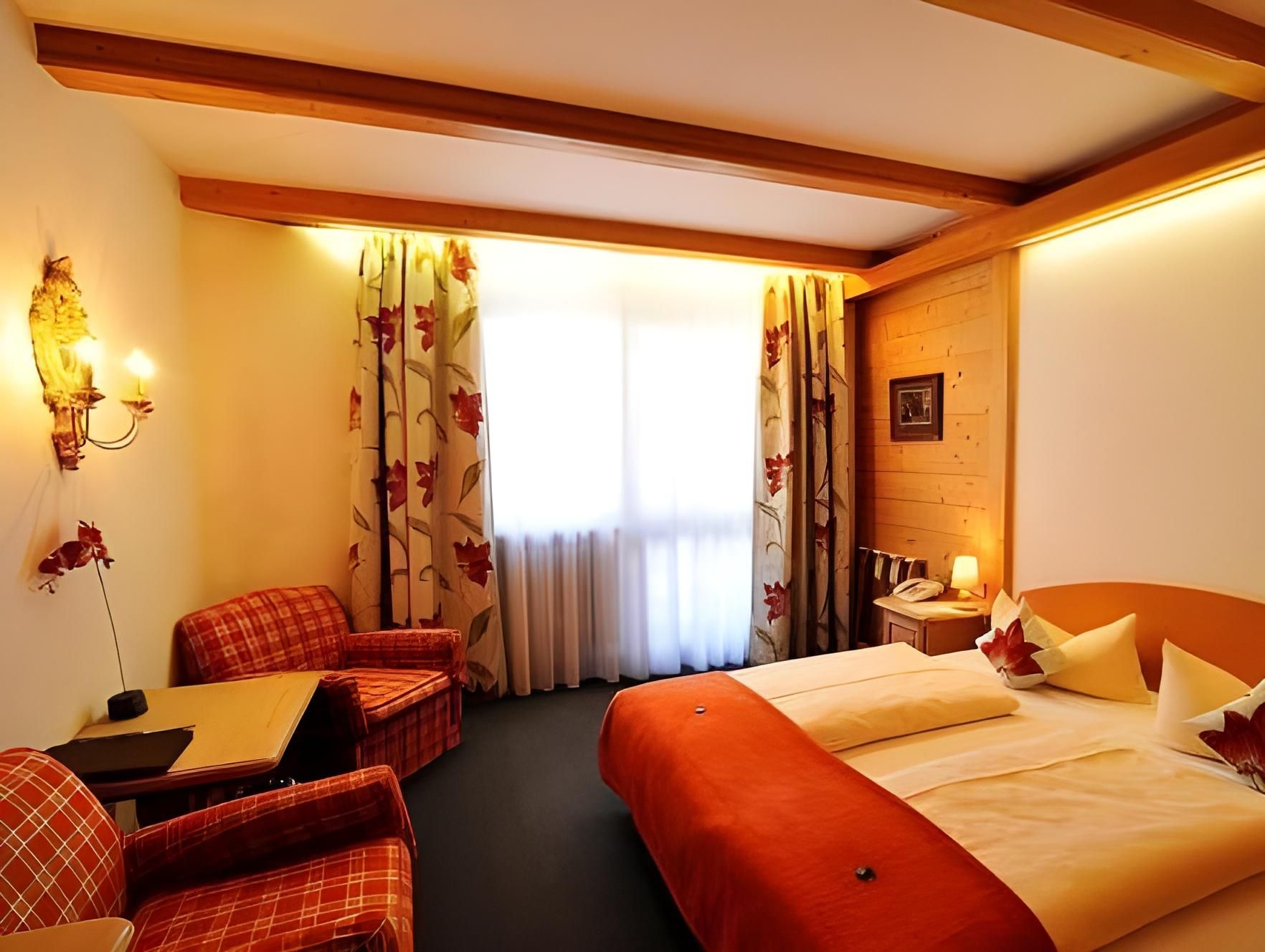 Single Room with Street View
