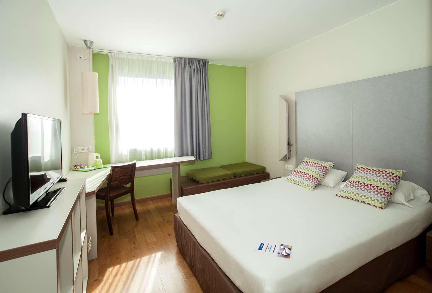 Double Room Adapted for People with Reduced Mobility