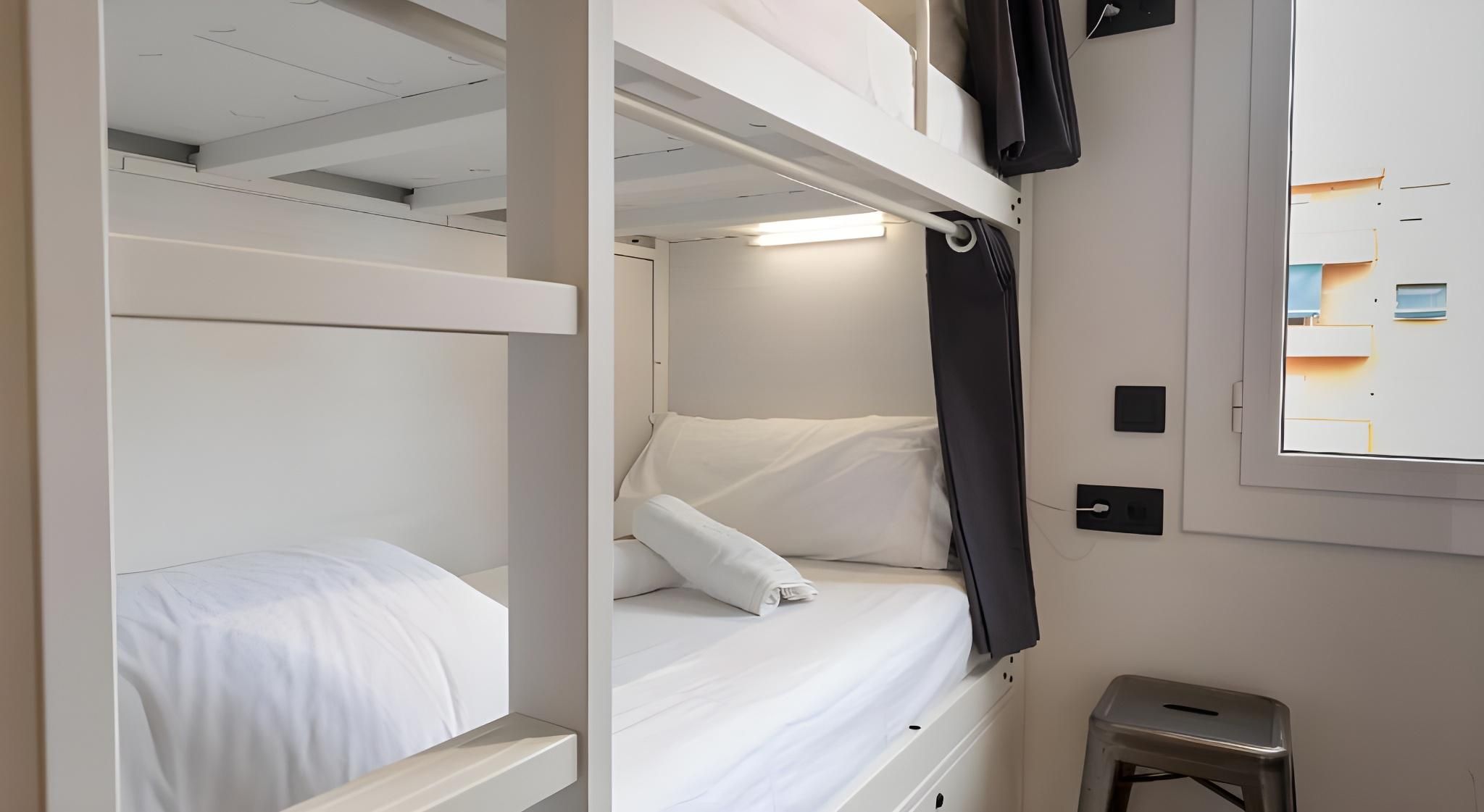 1 Single Bed for 1 Person in 6-Bed Dormitory - Mixed
