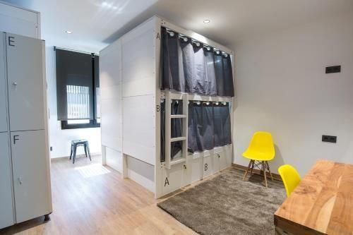 1 Person in 6-Bunk Beds Dormitory - Female Only