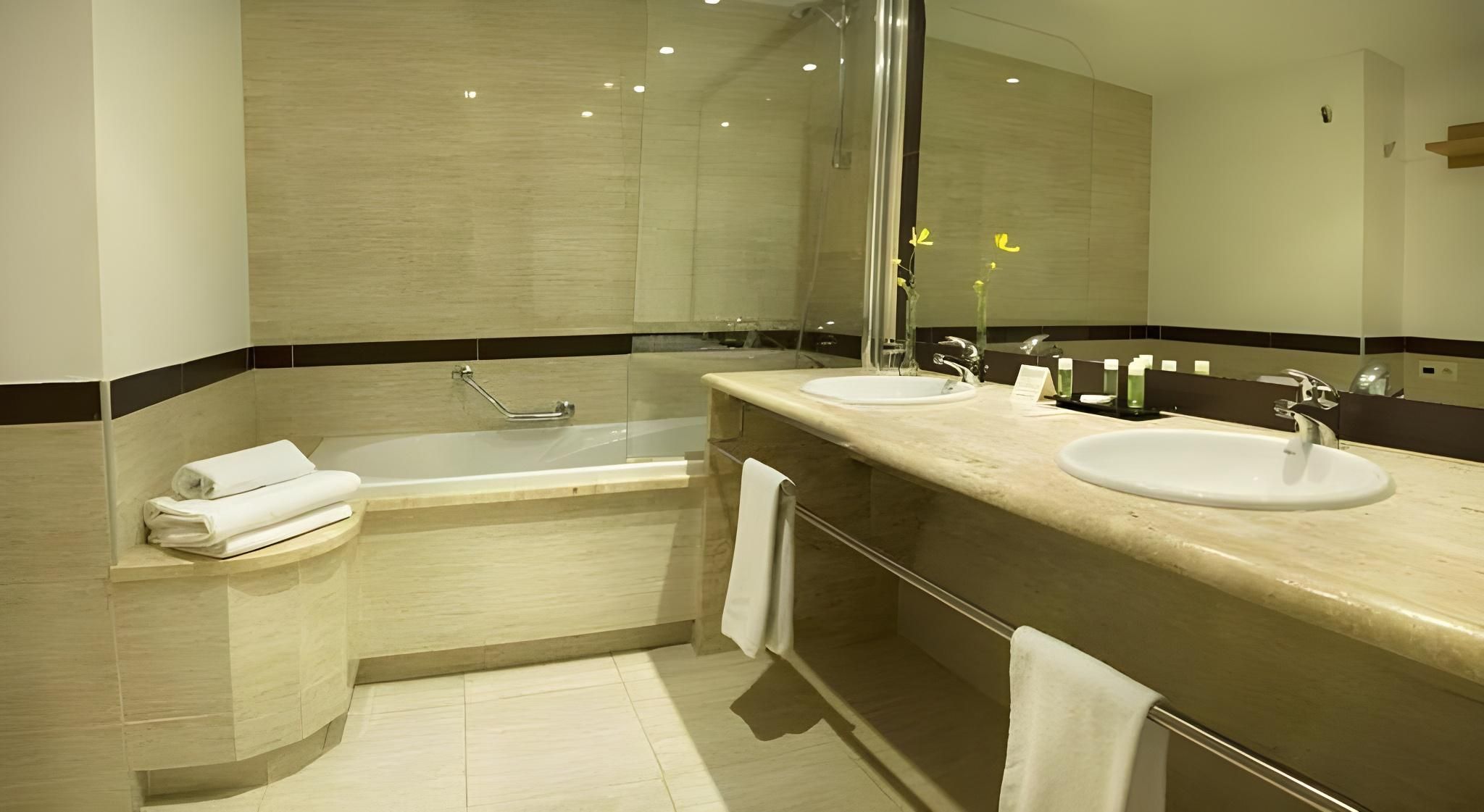 Junior Suite (2 Adults)