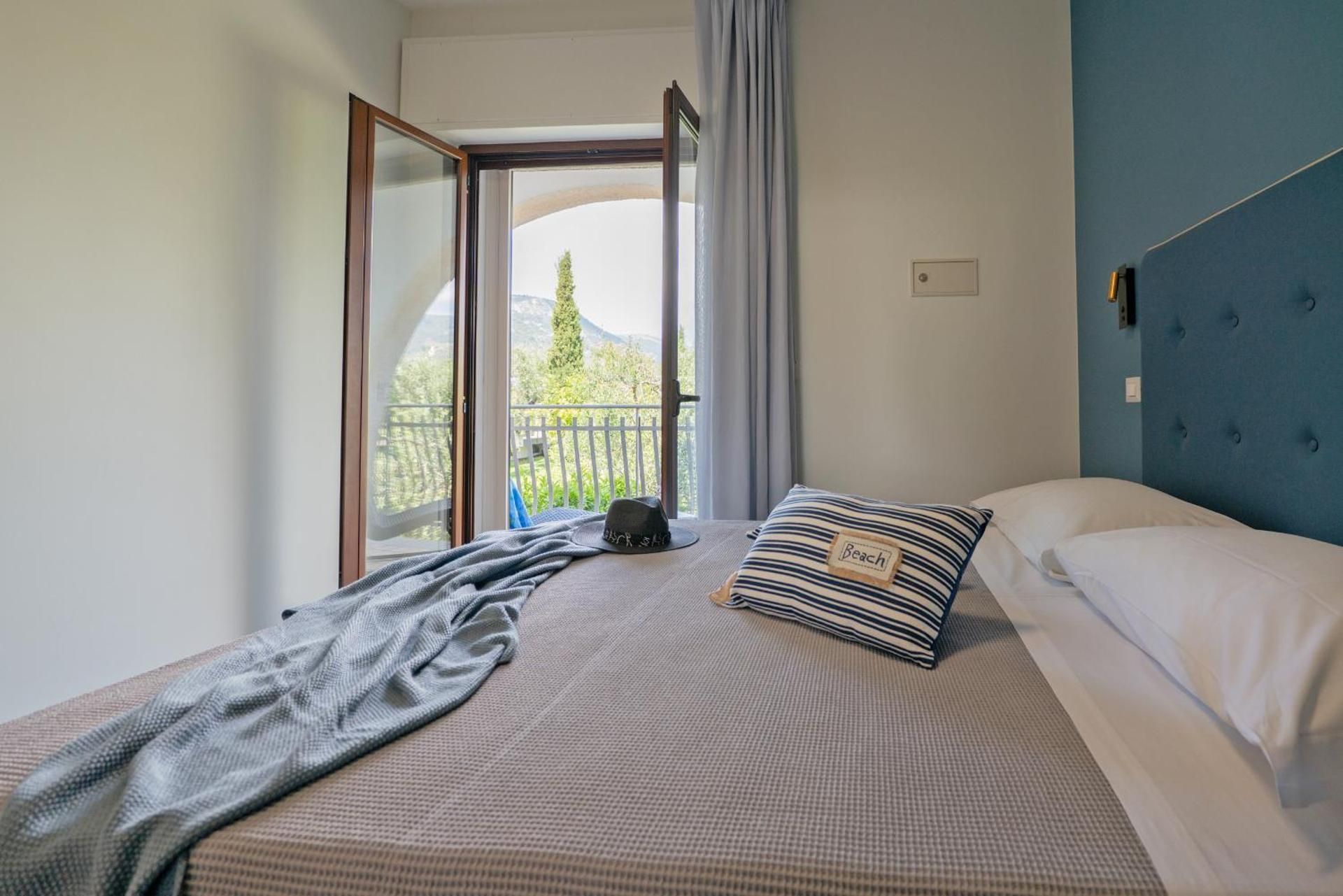 Deluxe Apartment with Balcony