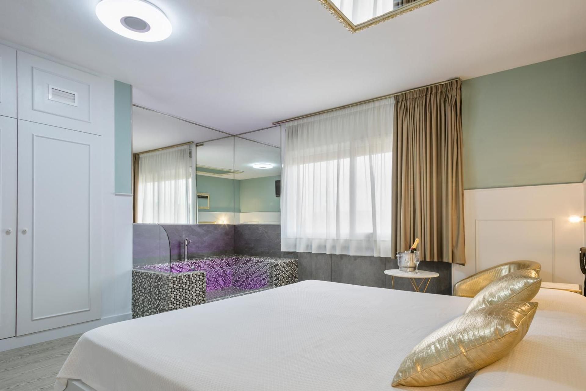 Suite with Spa Bath