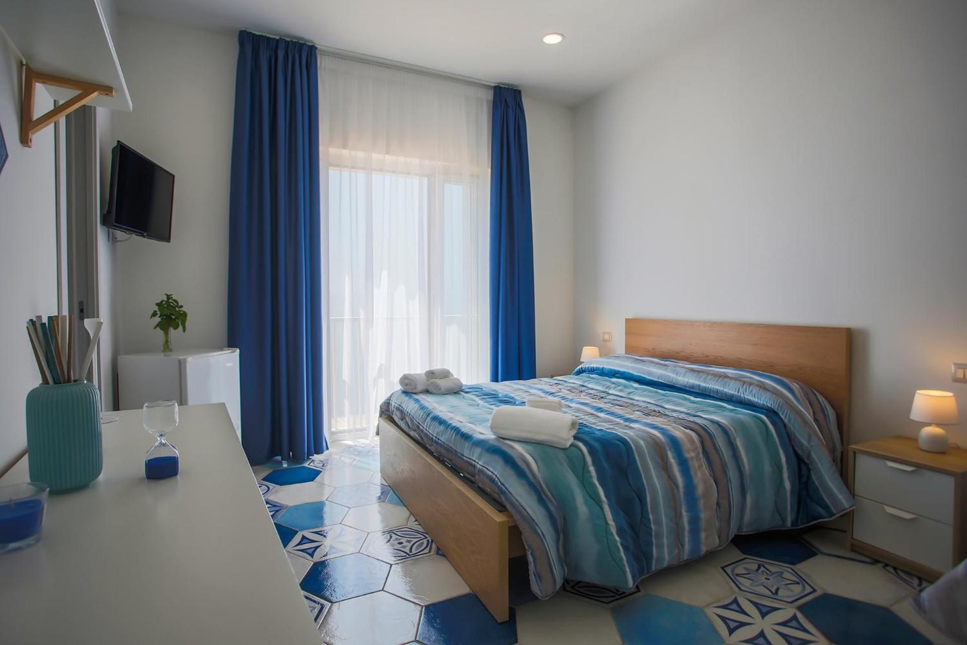 Standard Triple Room with Sea View