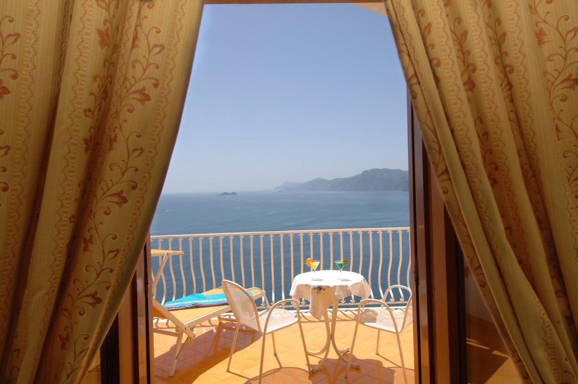 Classic Quadruple Room with Terrace and Sea View