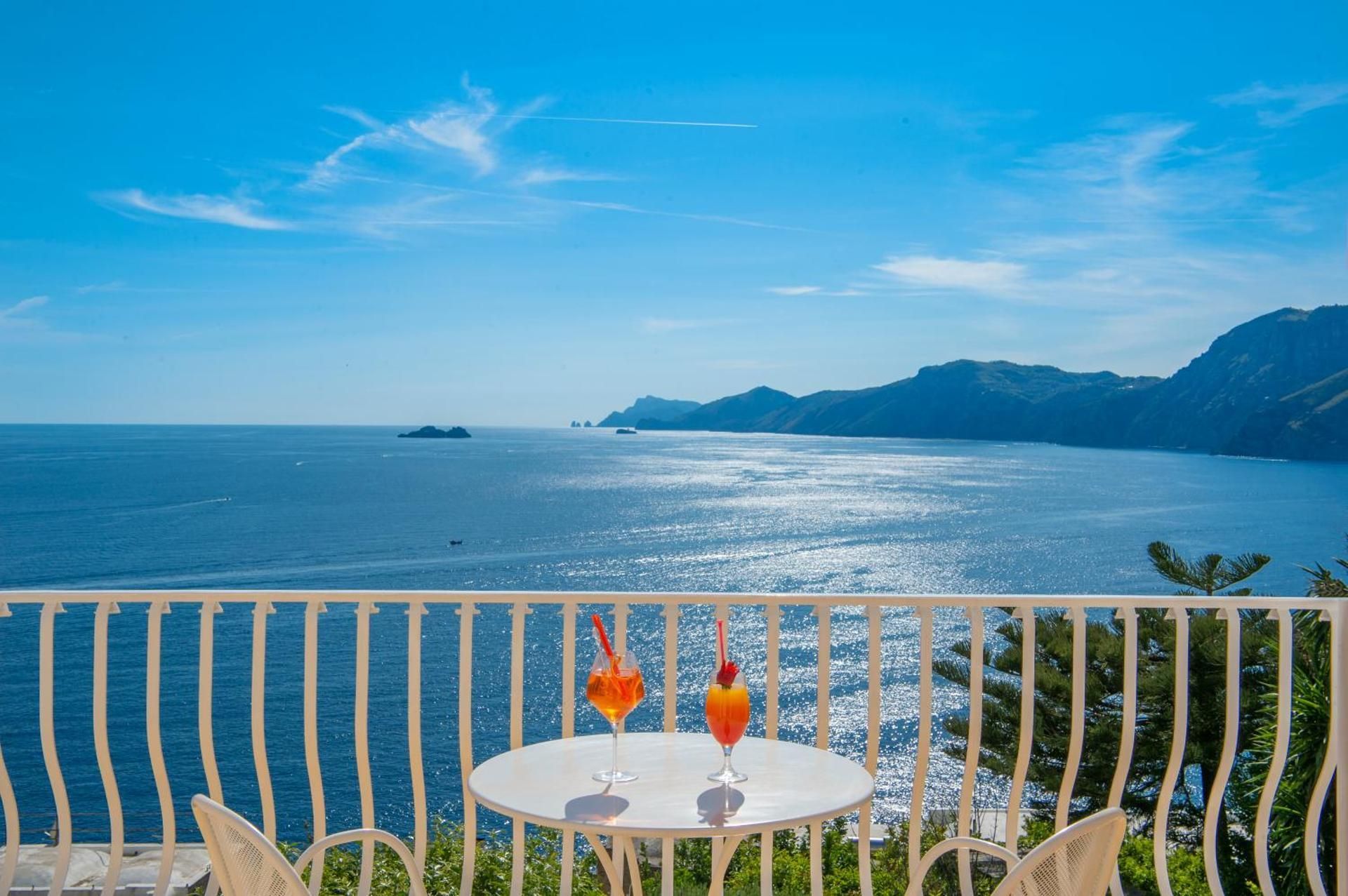 Mediterranean Triple Room with Balcony and Sea View