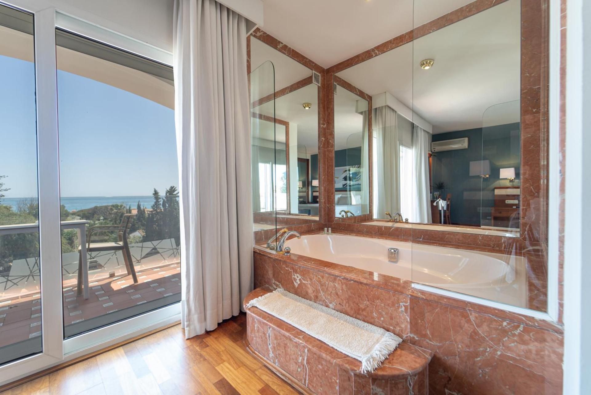 Suite with Sea View