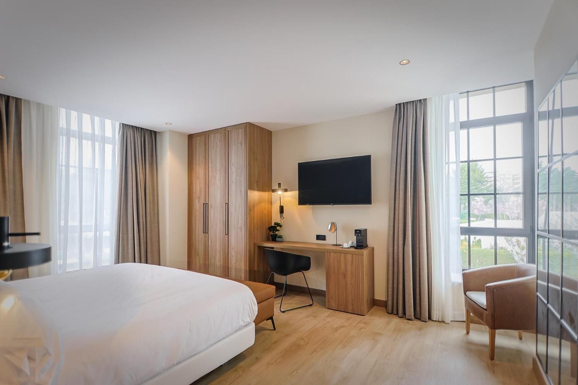 Deluxe Double or Twin Room with Pool Access