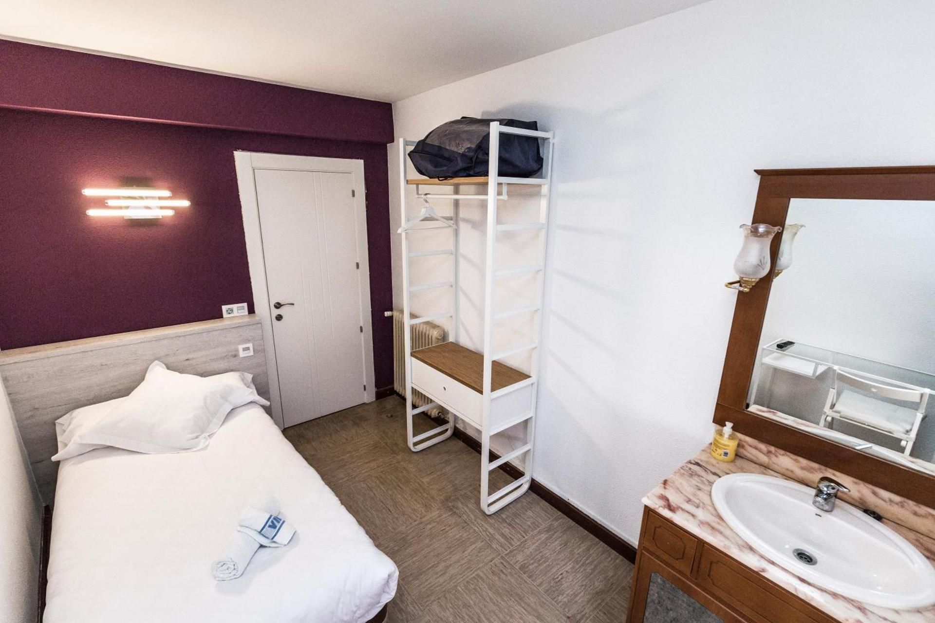 Standard Single Room with Shared Bathroom