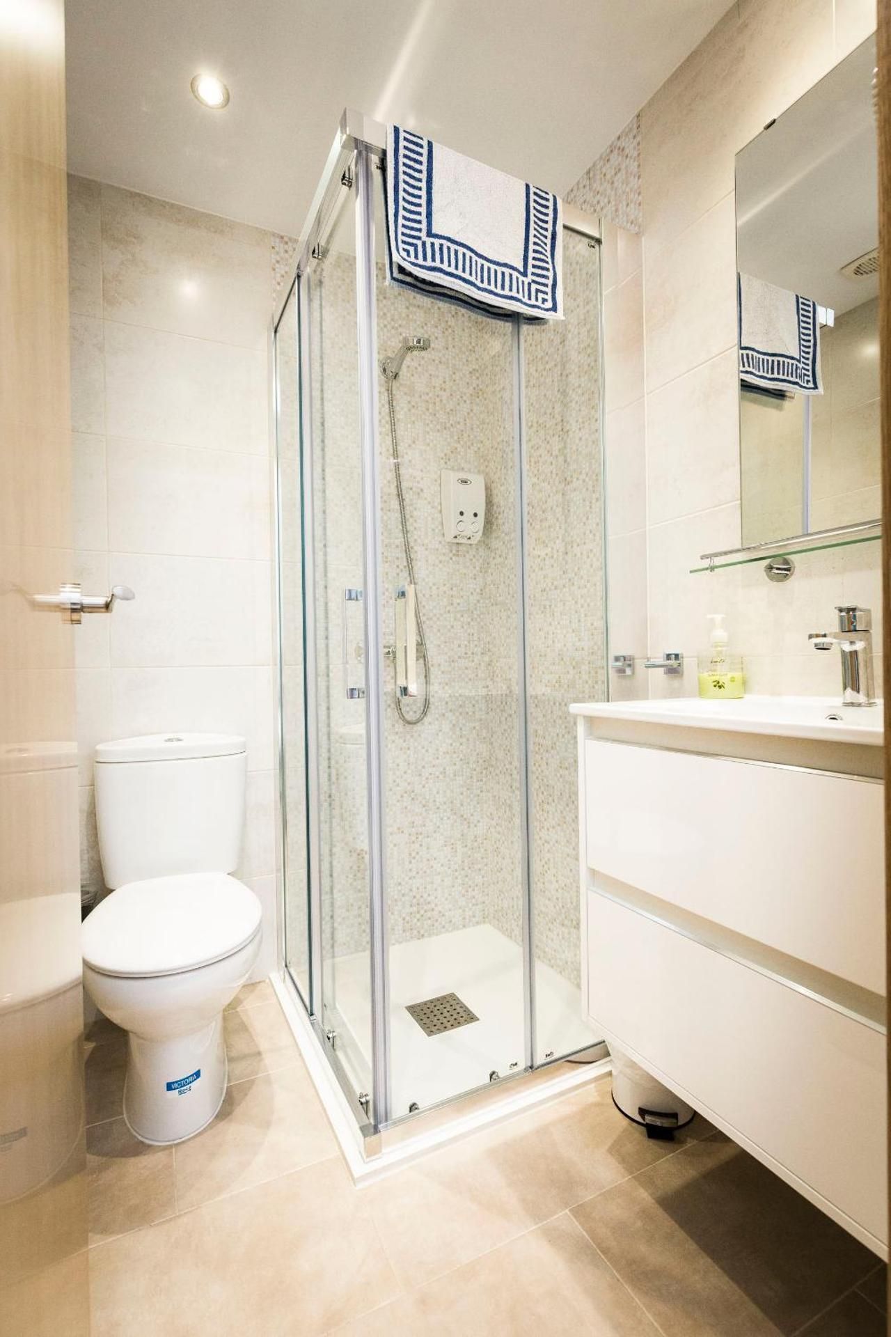 Twin Room with Private Bathroom