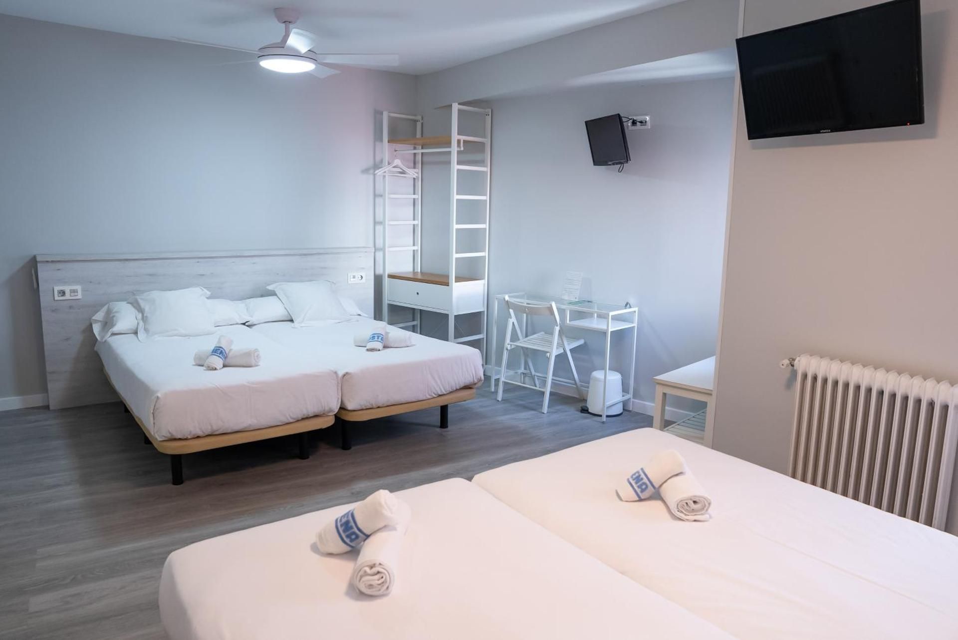 Quadruple Room with Private Bathroom