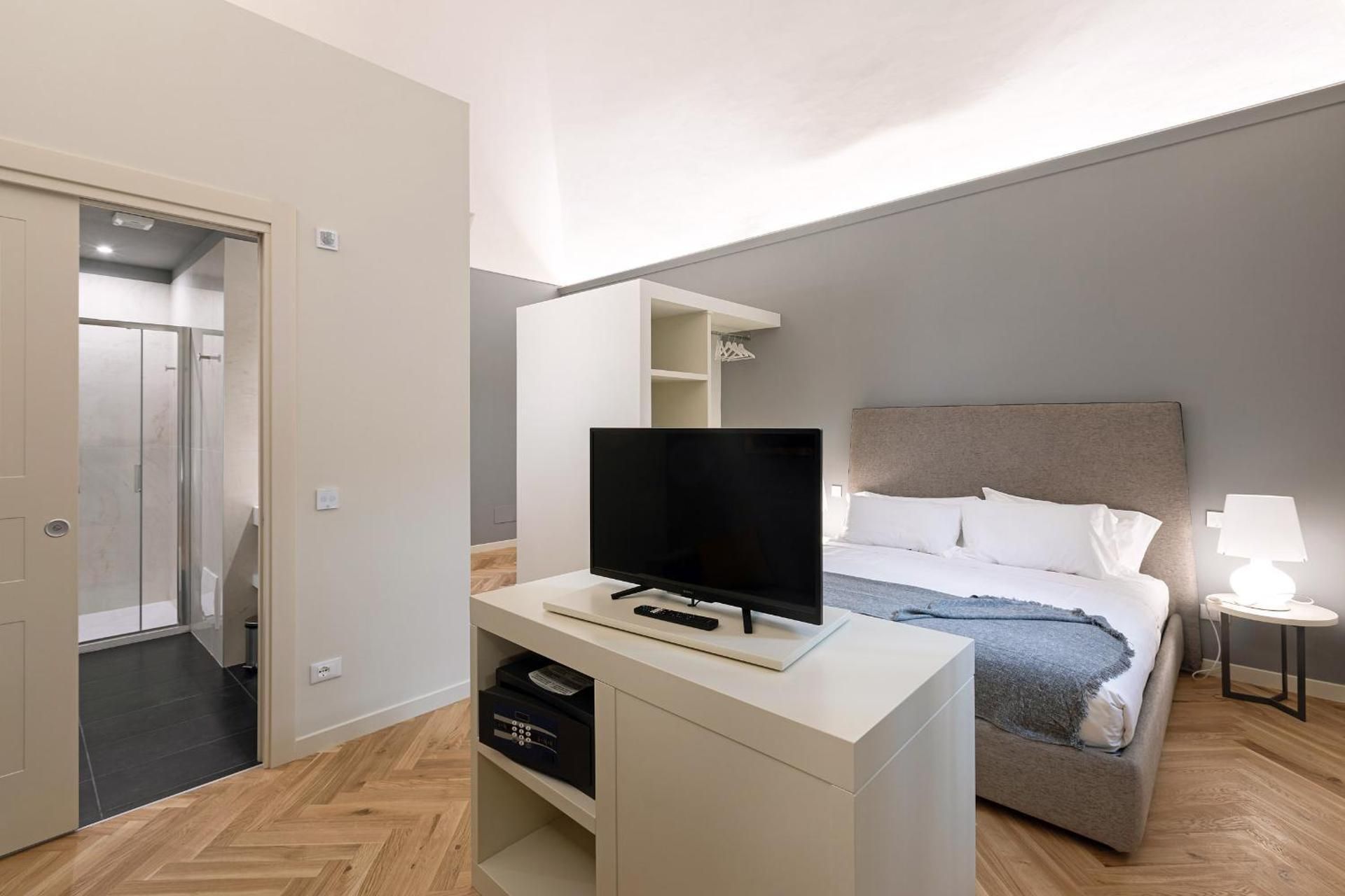 King Studio with Sofa Bed