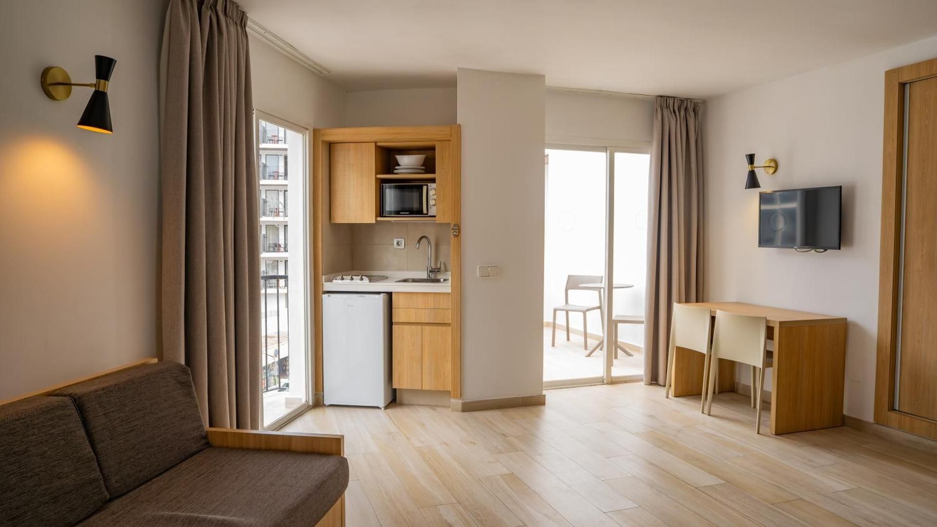 shared lounge/tv area