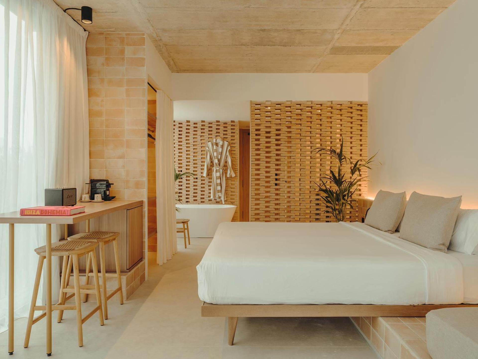 Nomad - Corner Junior Suite with Pool View