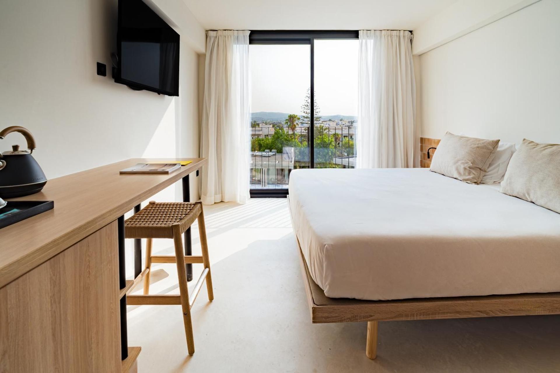 Sunchaser - Double Room with Pool View