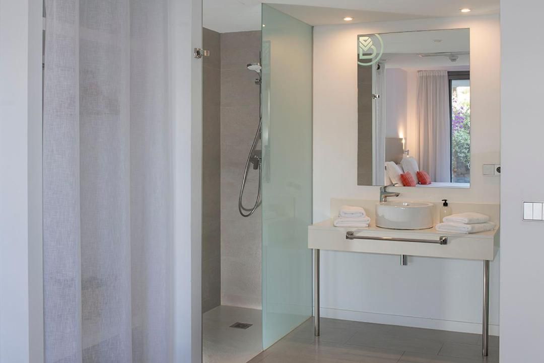 Deluxe Two-Bedroom Apartment