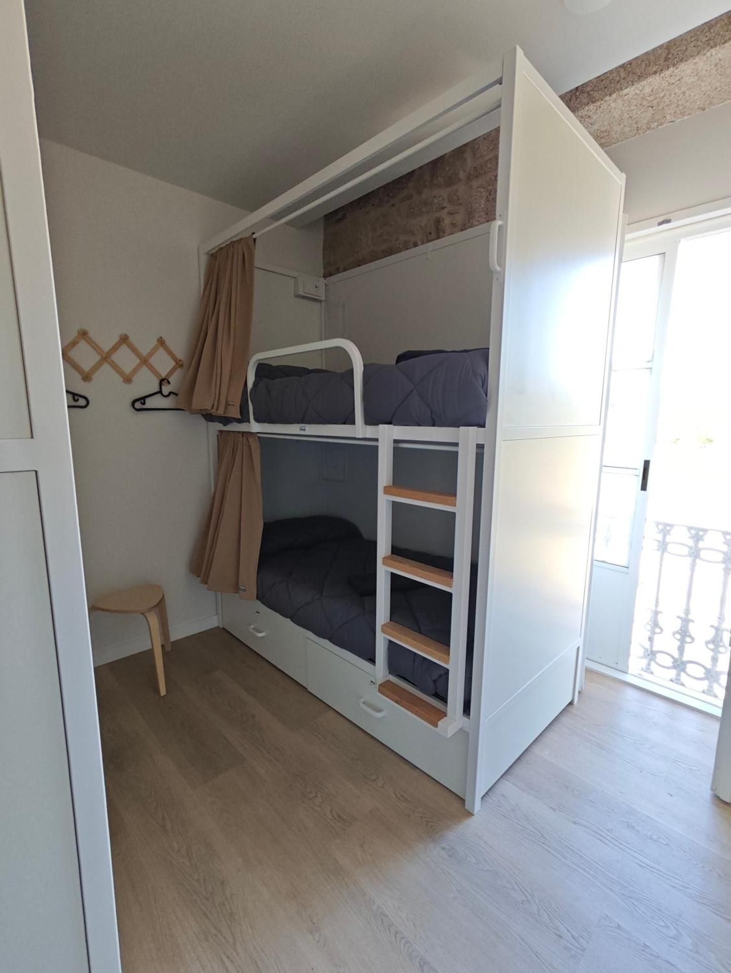 Bunk Bed in Mixed Dormitory Room
