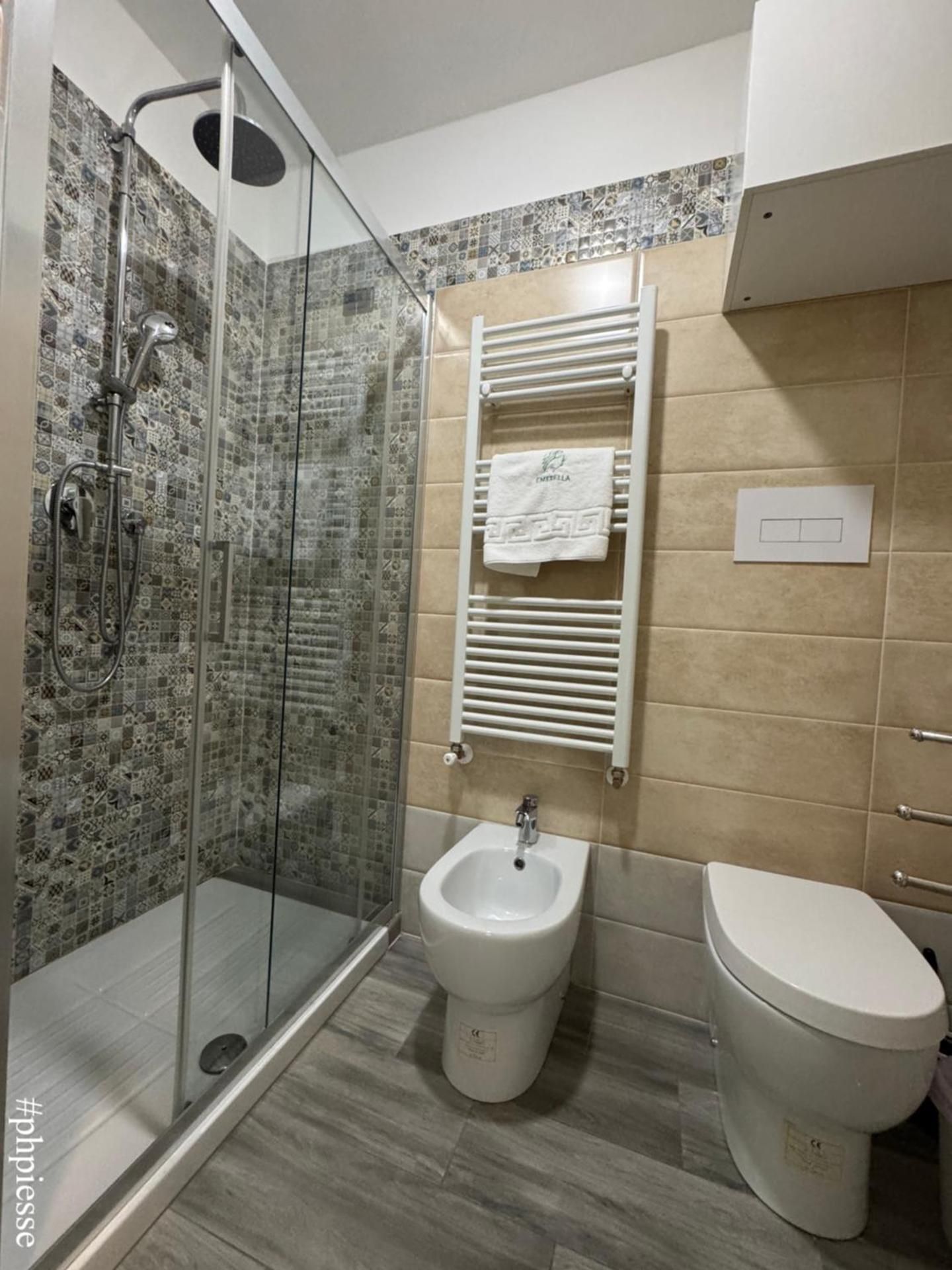Deluxe Room (2 Adults + 1 Child)