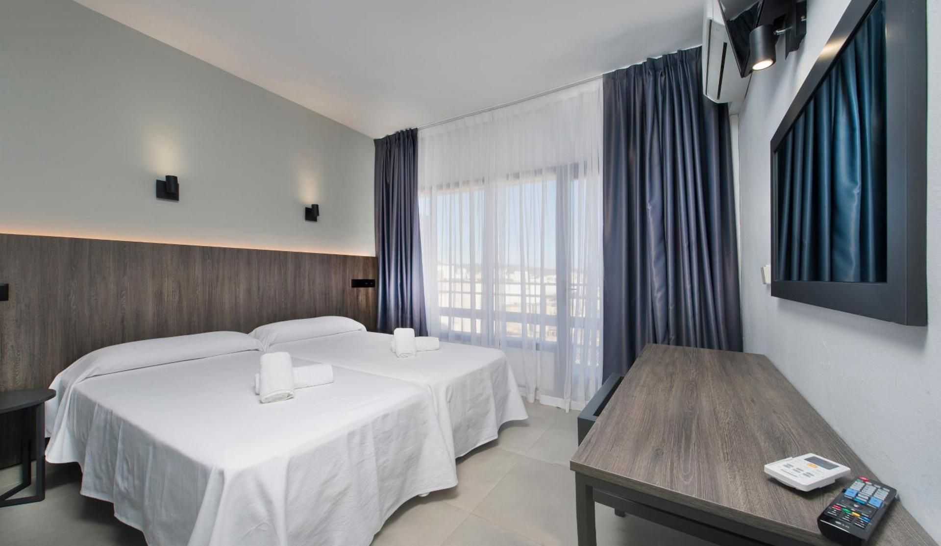 Budget Twin Room with Air Conditioning