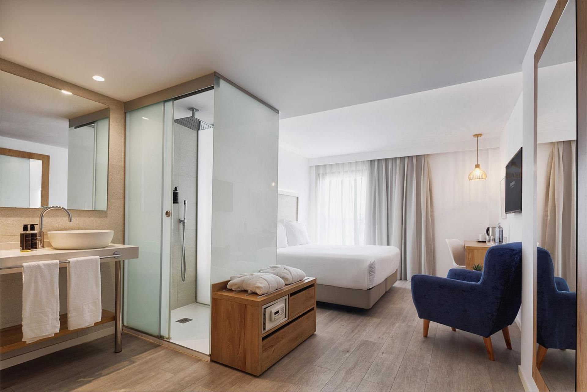 Deluxe Double Room with Terrace