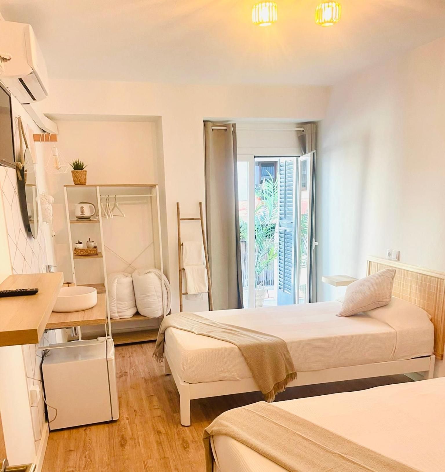 Double or Twin Room with Balcony and Shared Bathroom