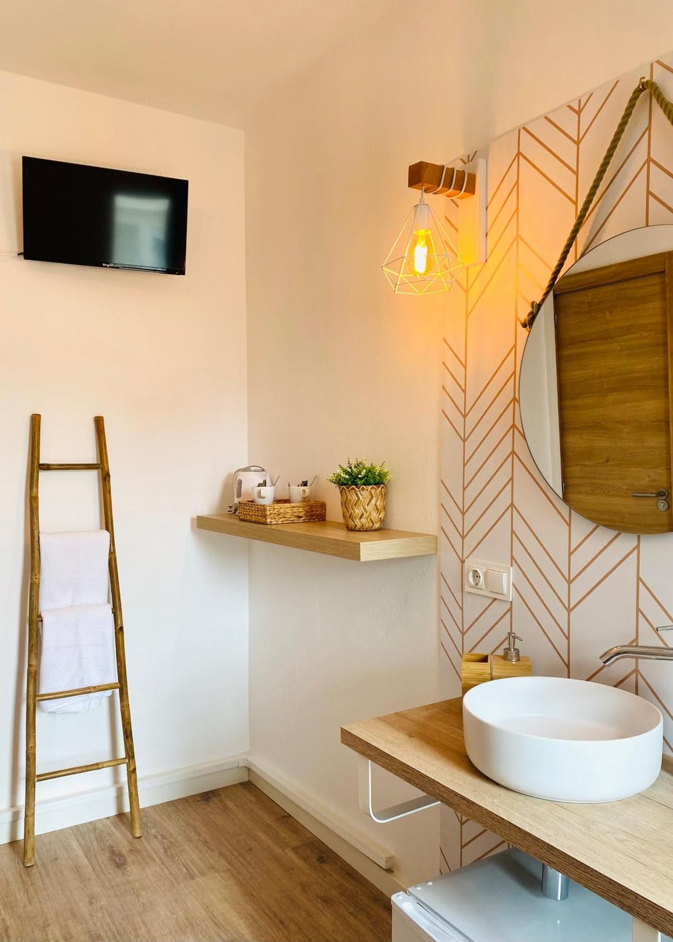Standard Double Room with Bunk Bed and Shared Bathroom