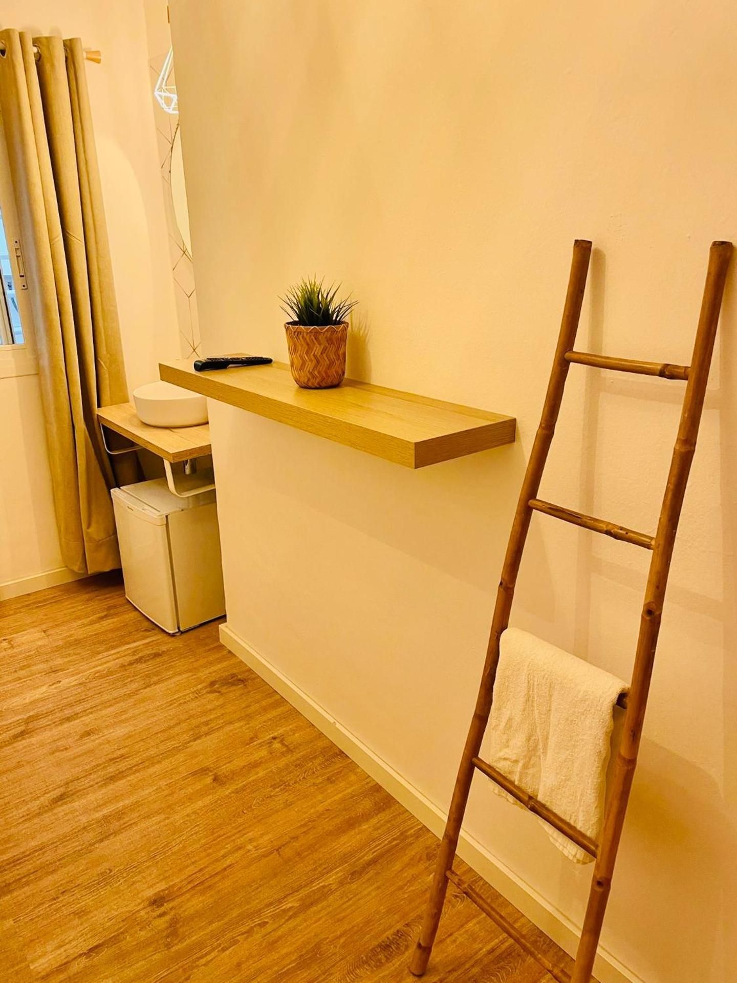 Standard Single Room with Shared Bathroom