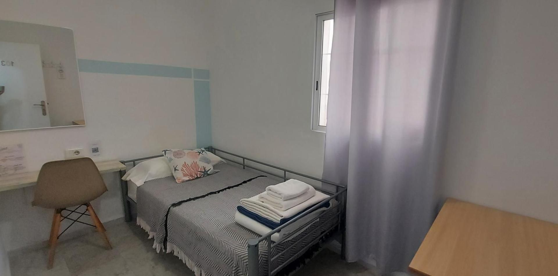 Standard Single Room with Shared Bathroom