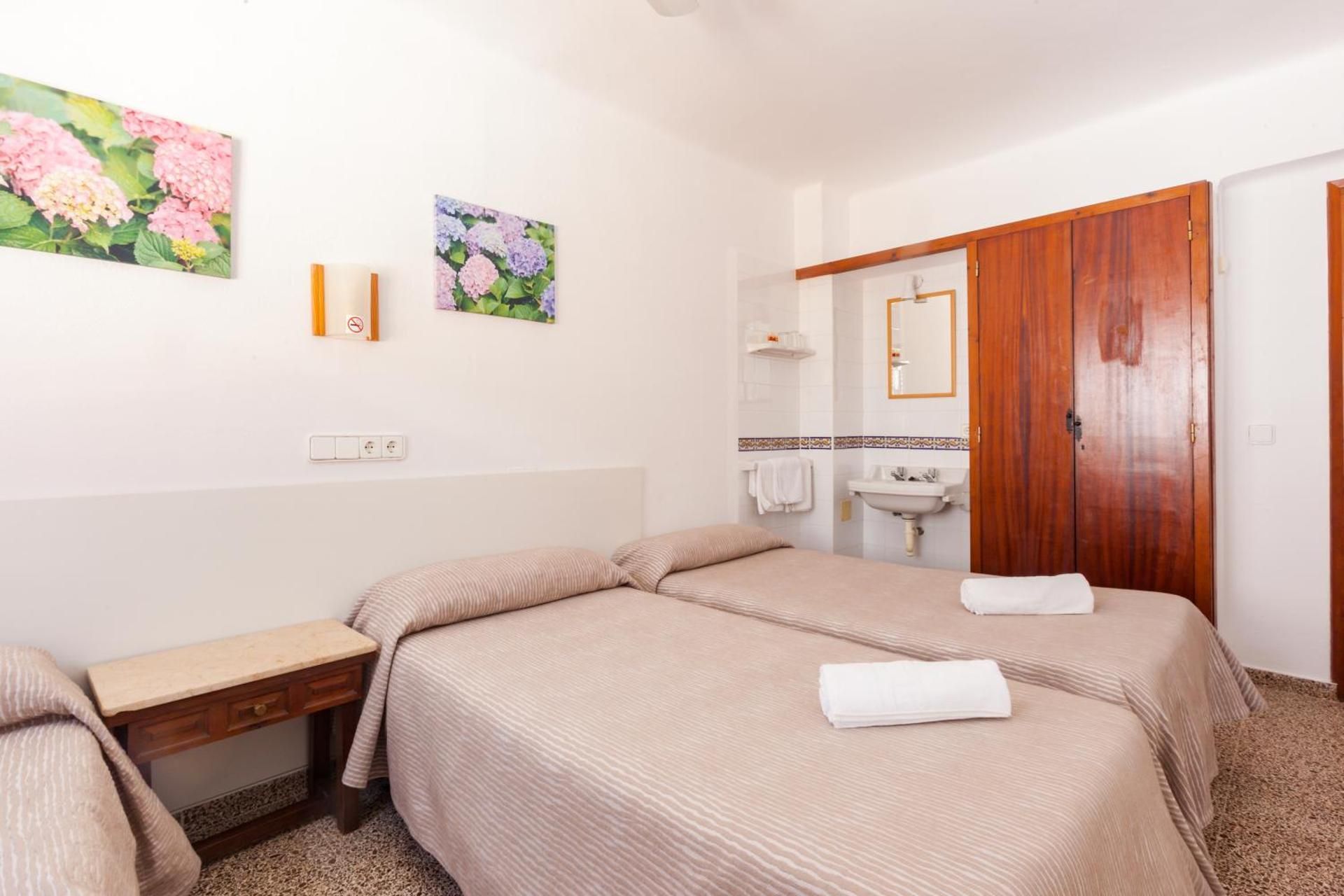 Triple Room with Shared Bathroom