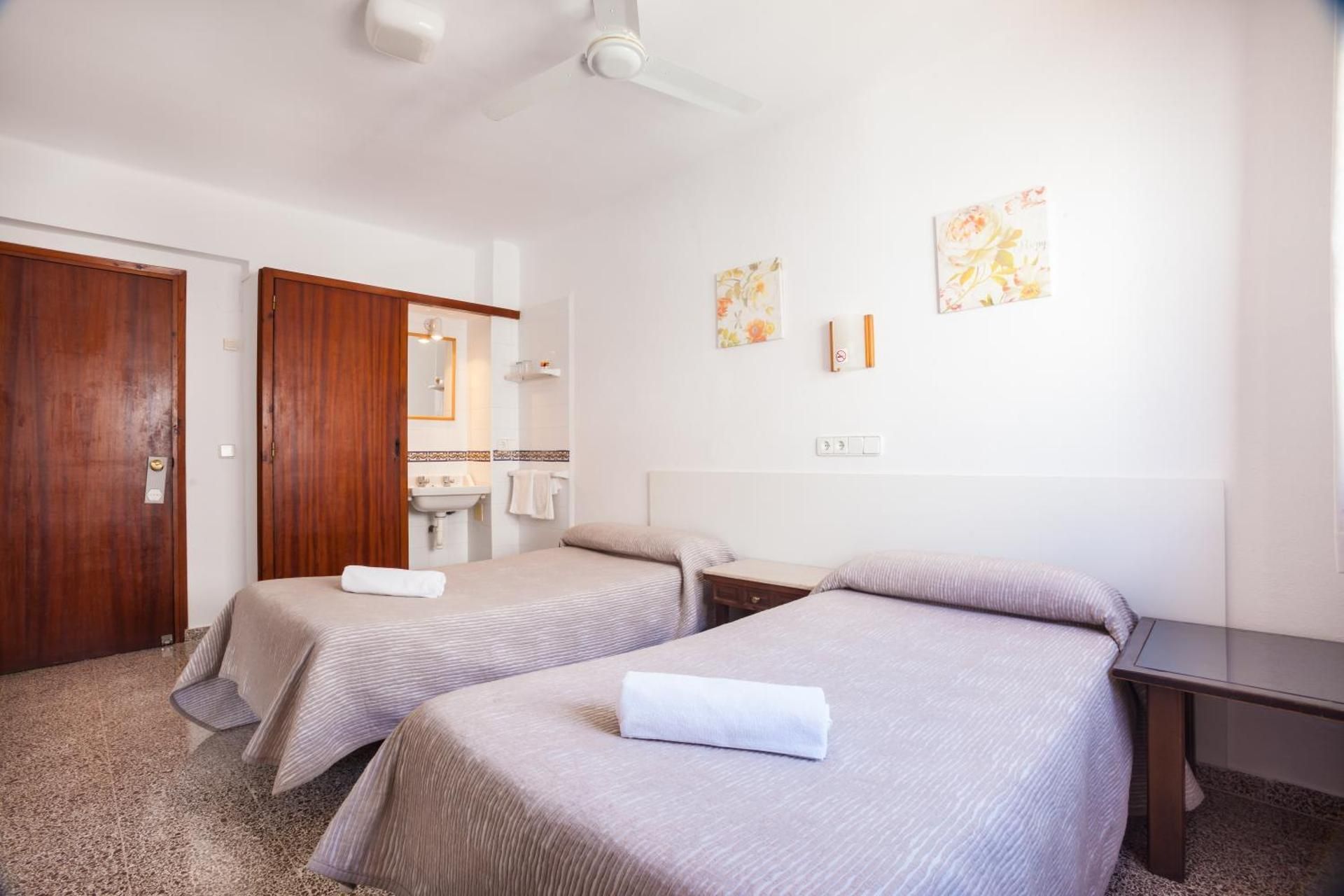 Twin Room with Shared Bathroom