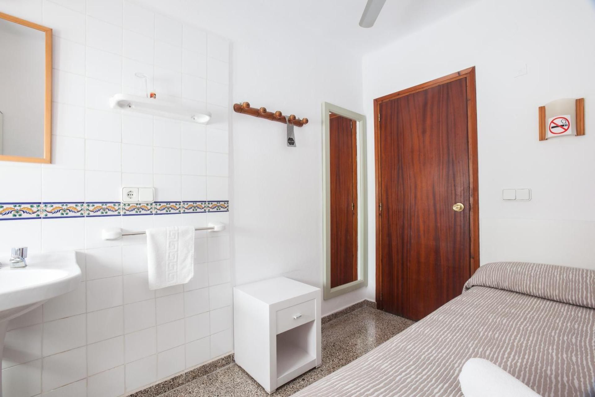 Single Room with Shared Shower and Toilet