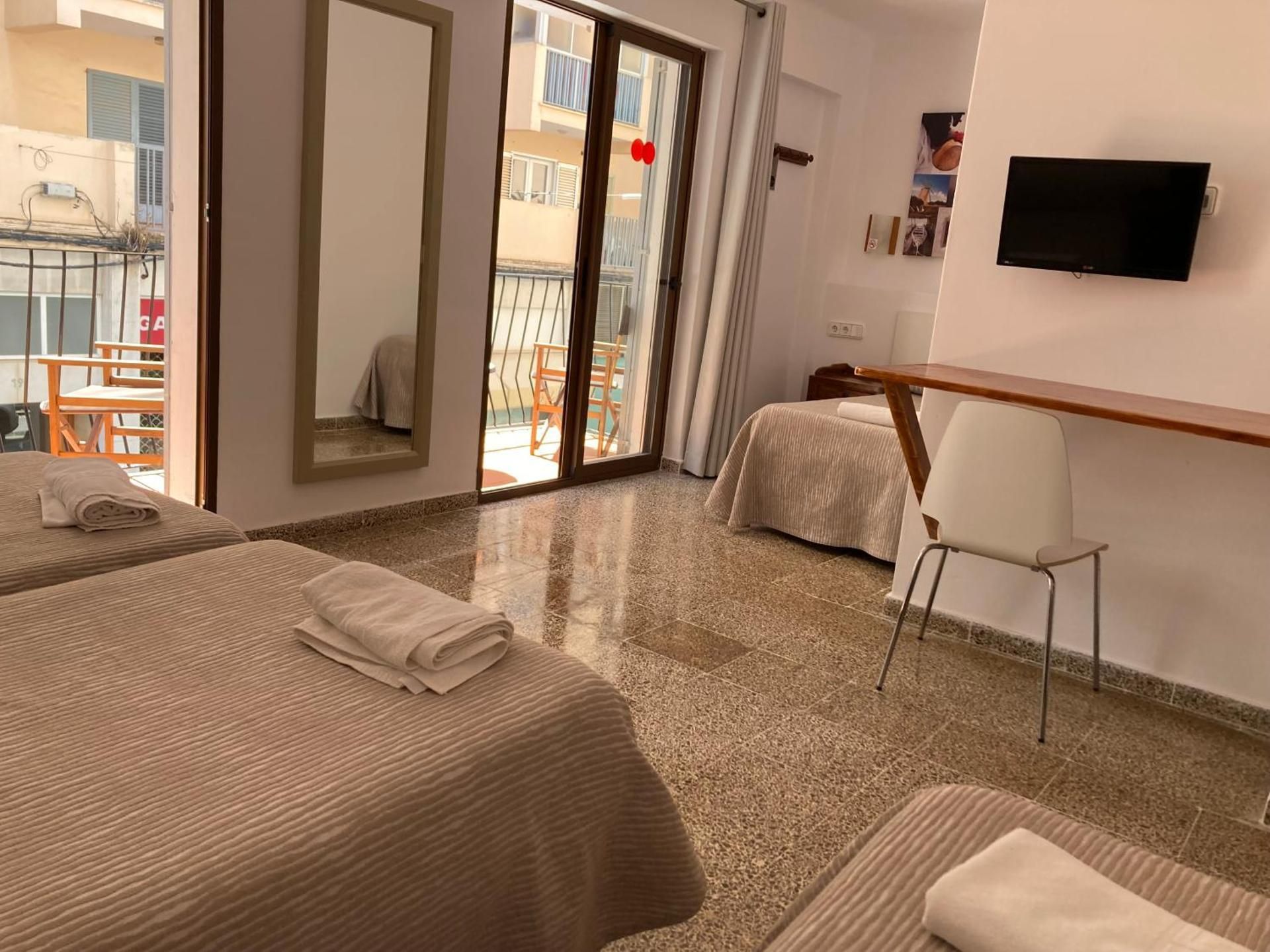 Quadruple Room with Private Bathroom