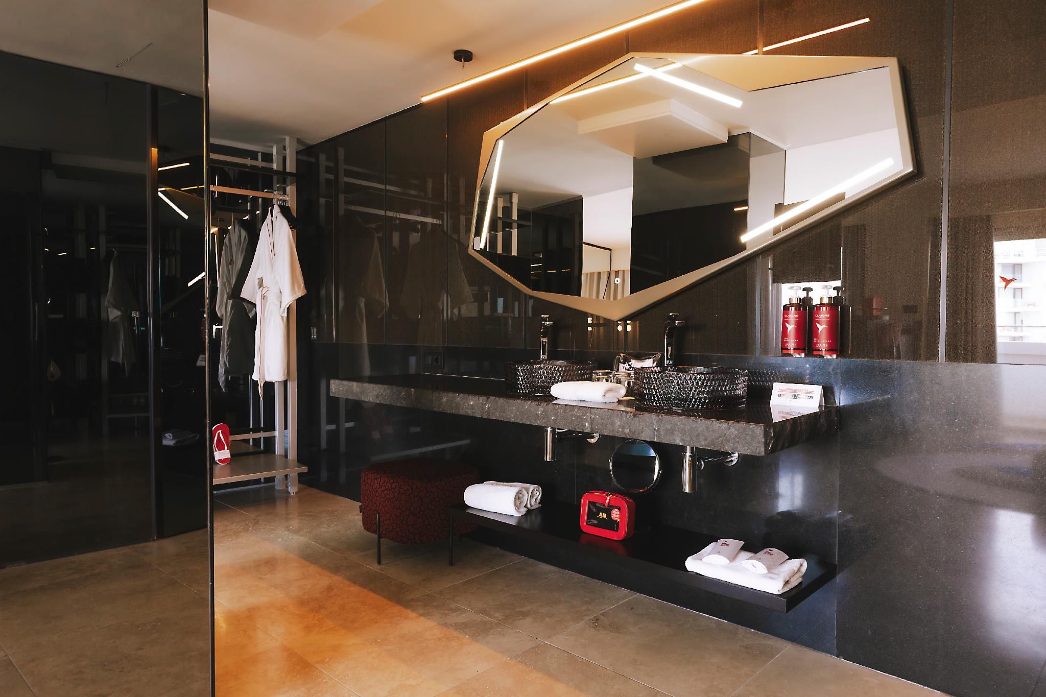 Suite Anything Can Happen - Entrance to Ushuaia Club Included