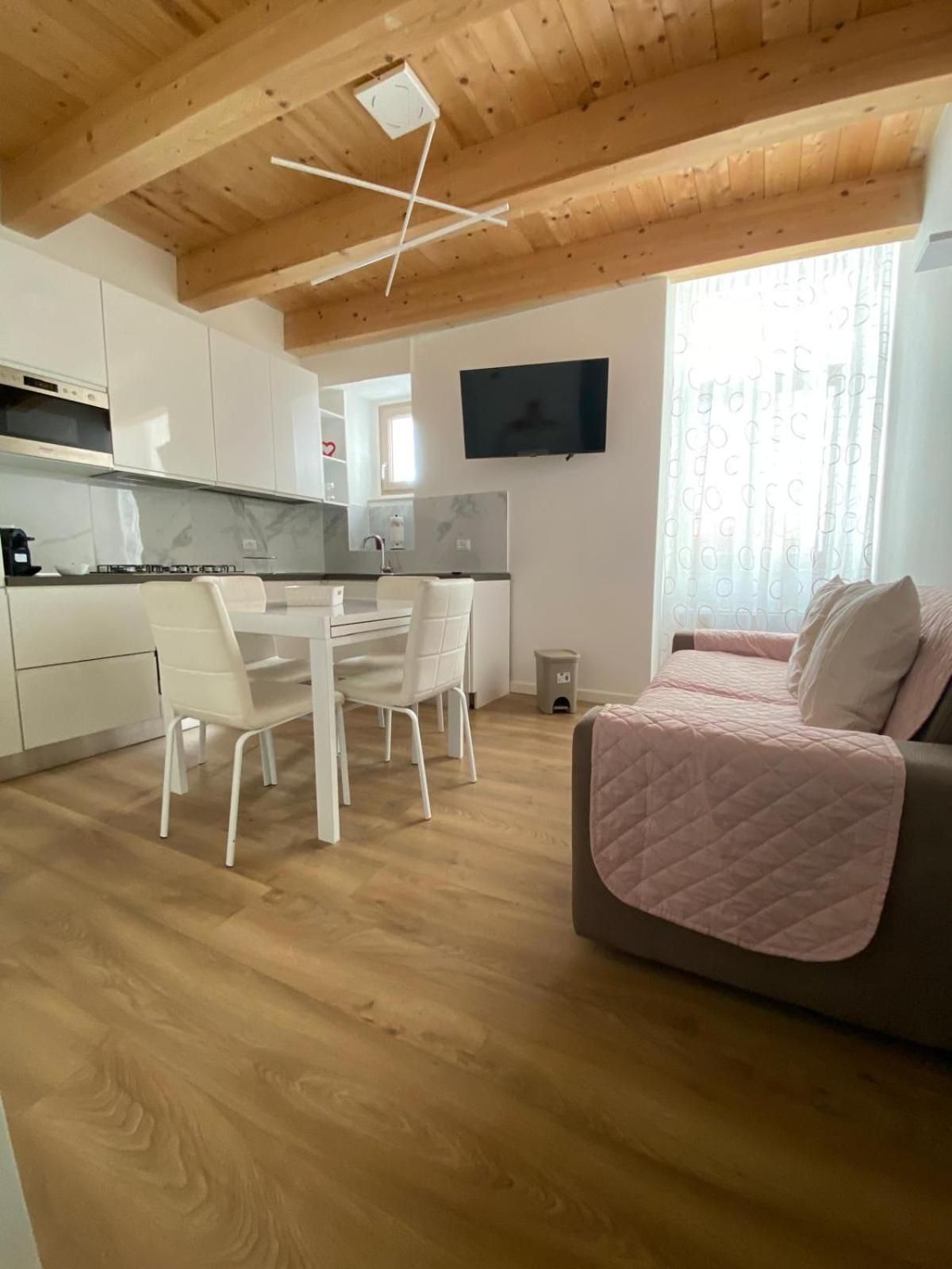 One-Bedroom Deluxe Apartment