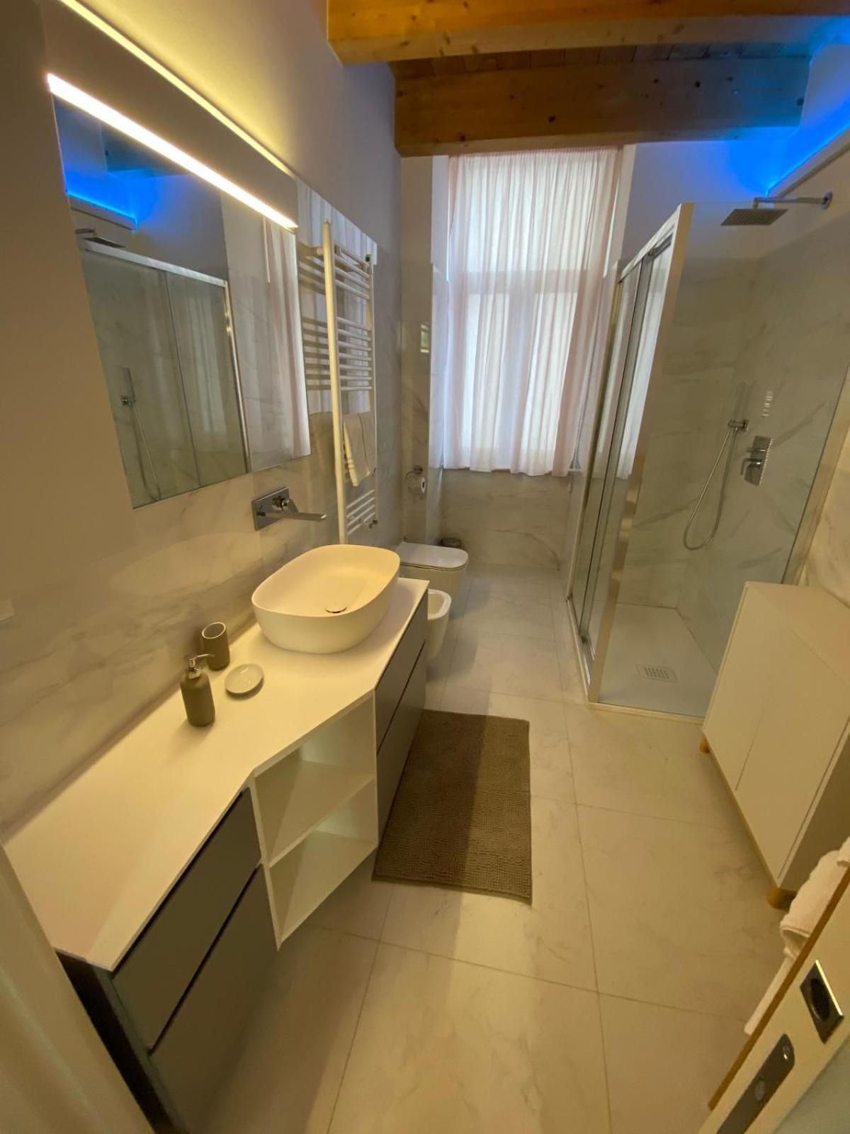 One-Bedroom Deluxe Apartment