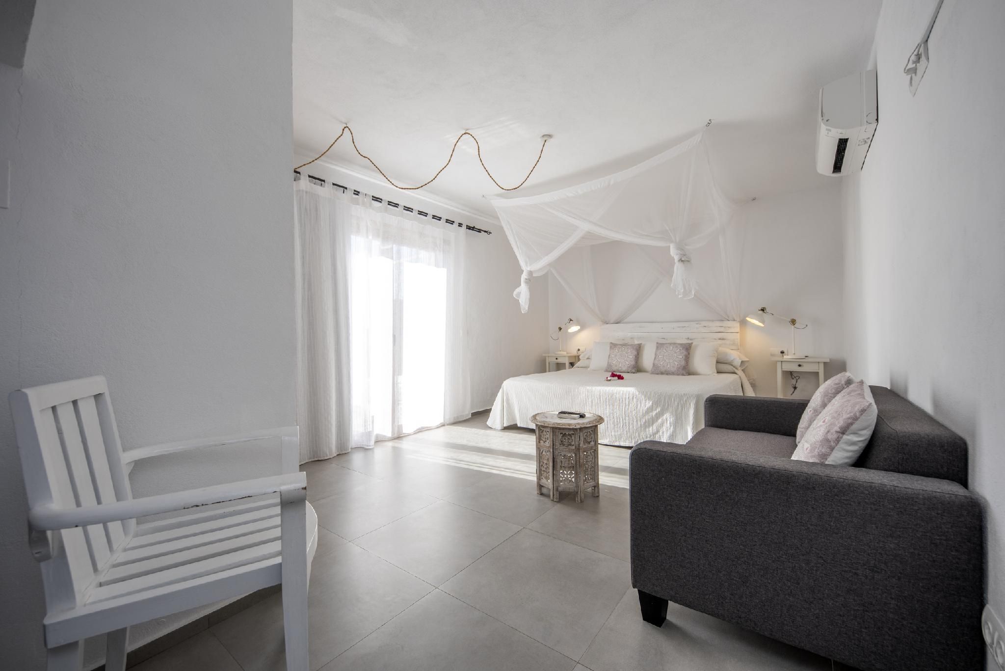 Suite-Superior-Baño privado con ducha-Terraza-Aigua Dolca