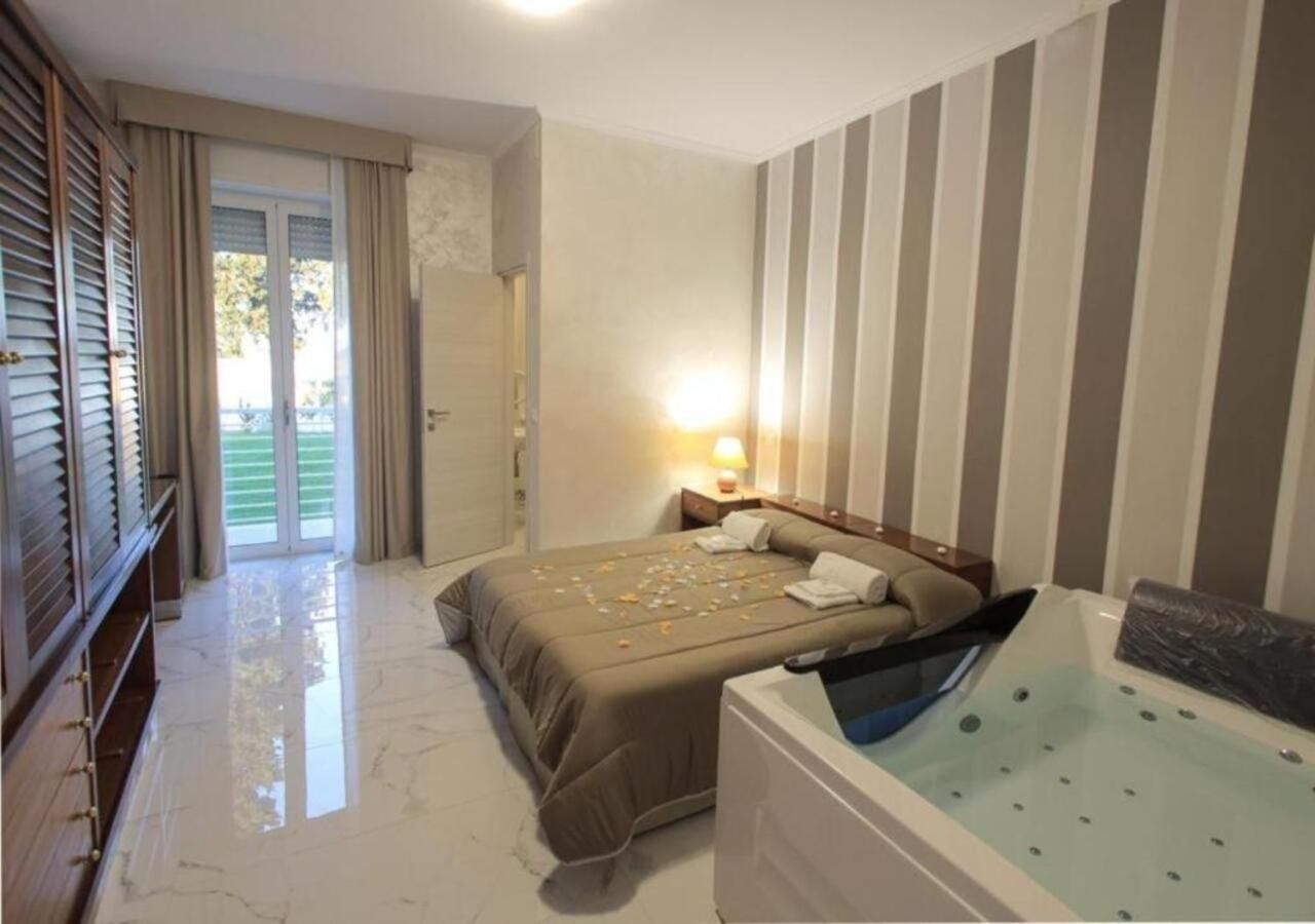 King Room with Spa Bath