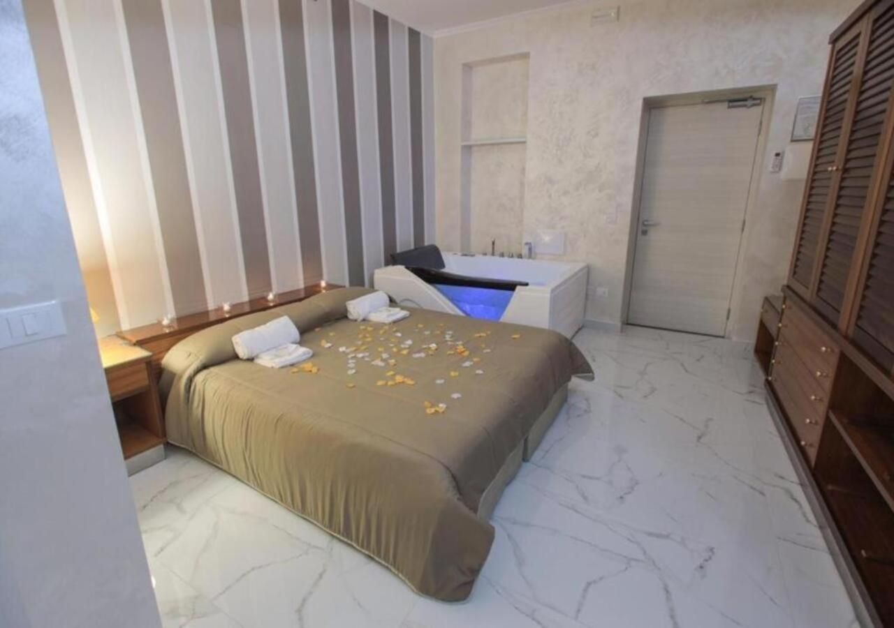King Room with Spa Bath
